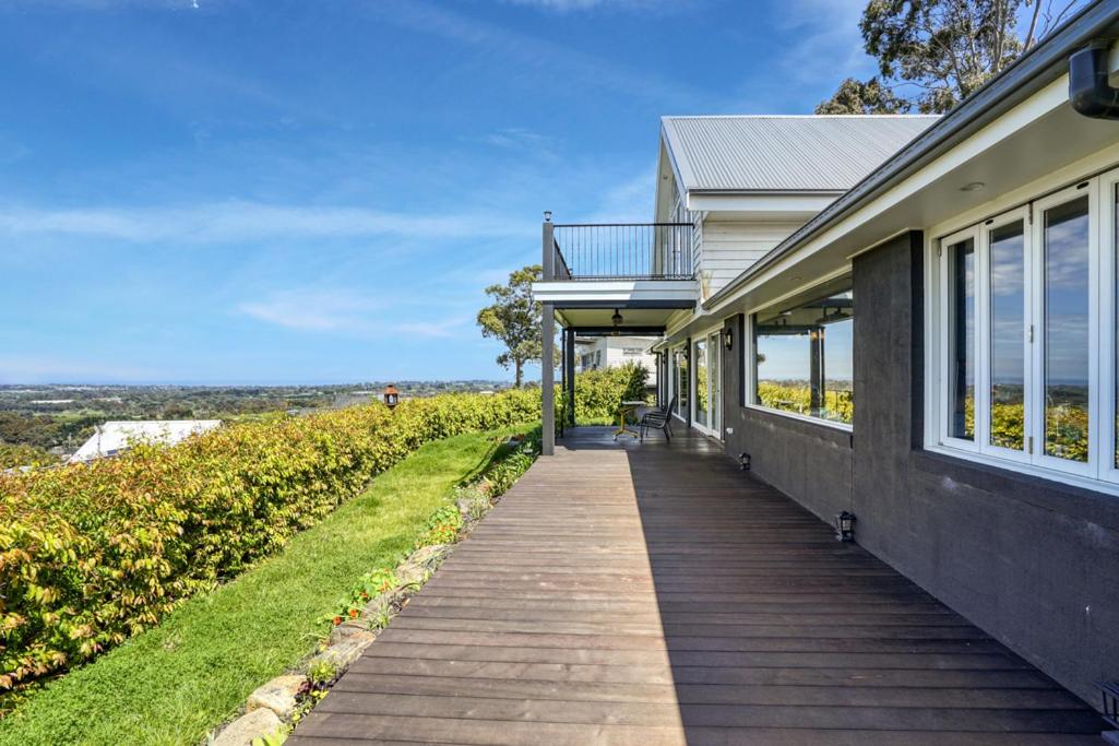 Luxury & plush lifestyle 5 Bedroom house in Mt Eliza