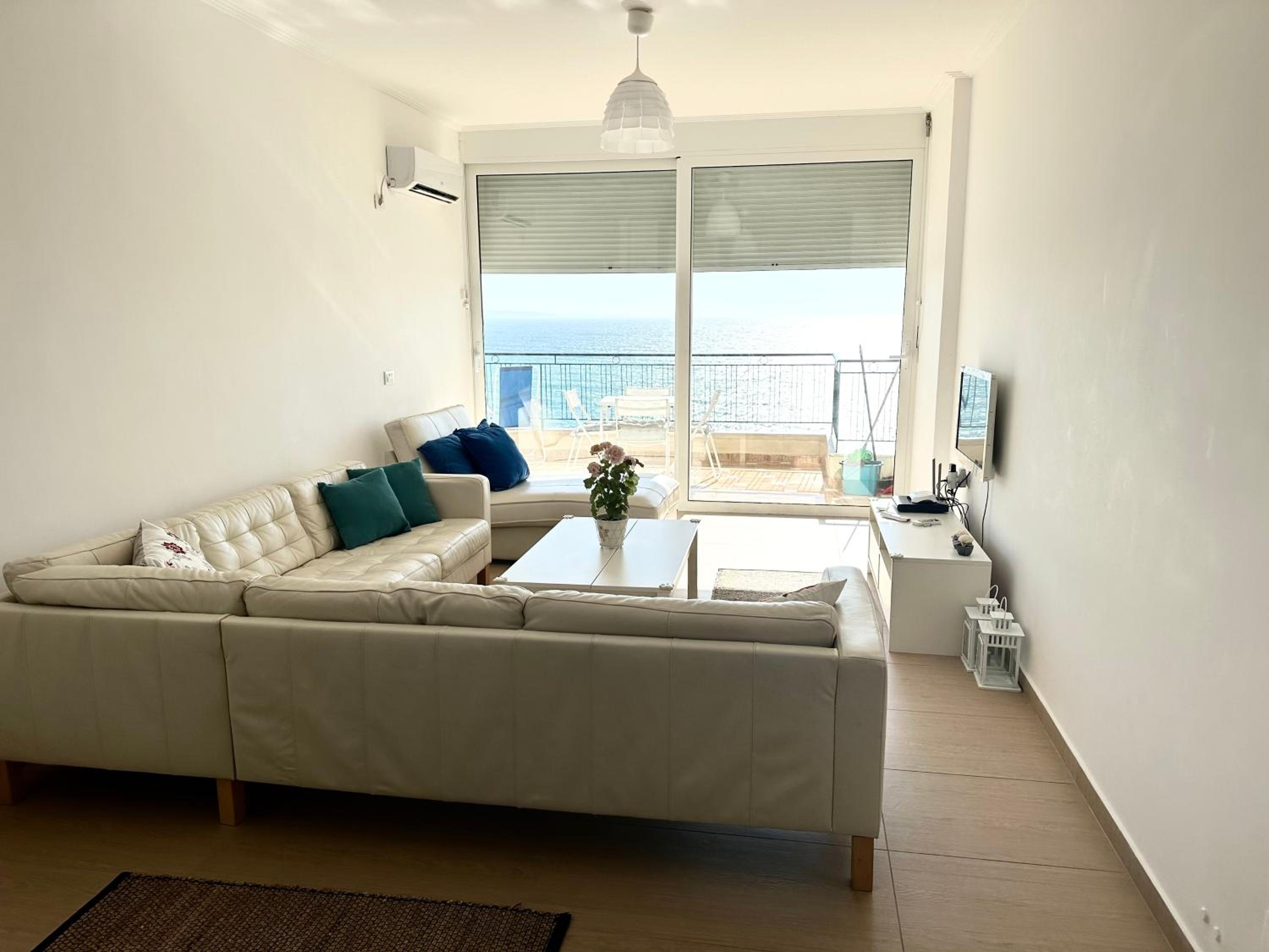 K&T Seaside Deluxe TwoBedroom Apartment