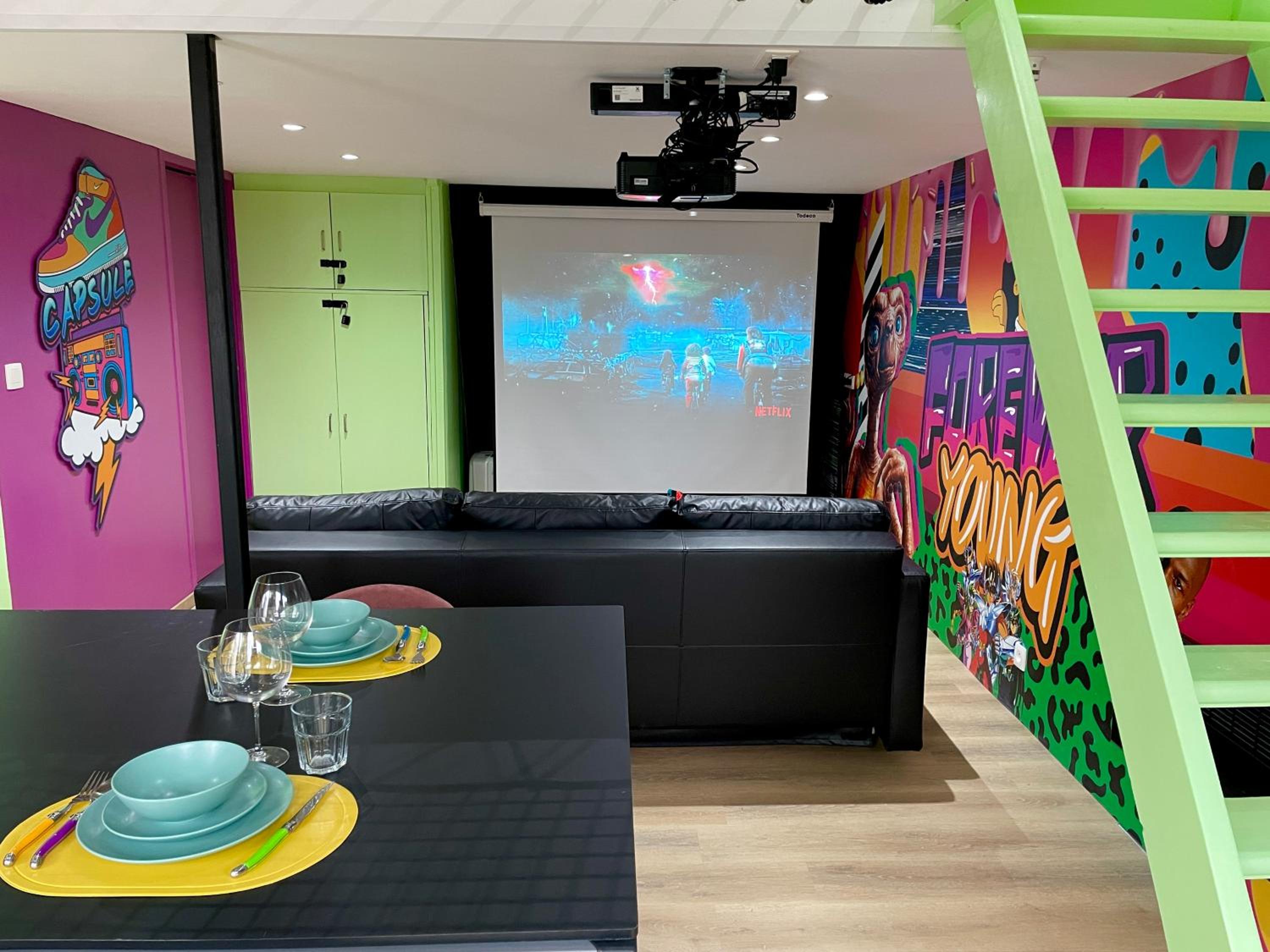 Capsule Forever Young - Jacuzzi - Sauna - Billard - arcade de jeux - Netflix & home cinéma - Ping Pong