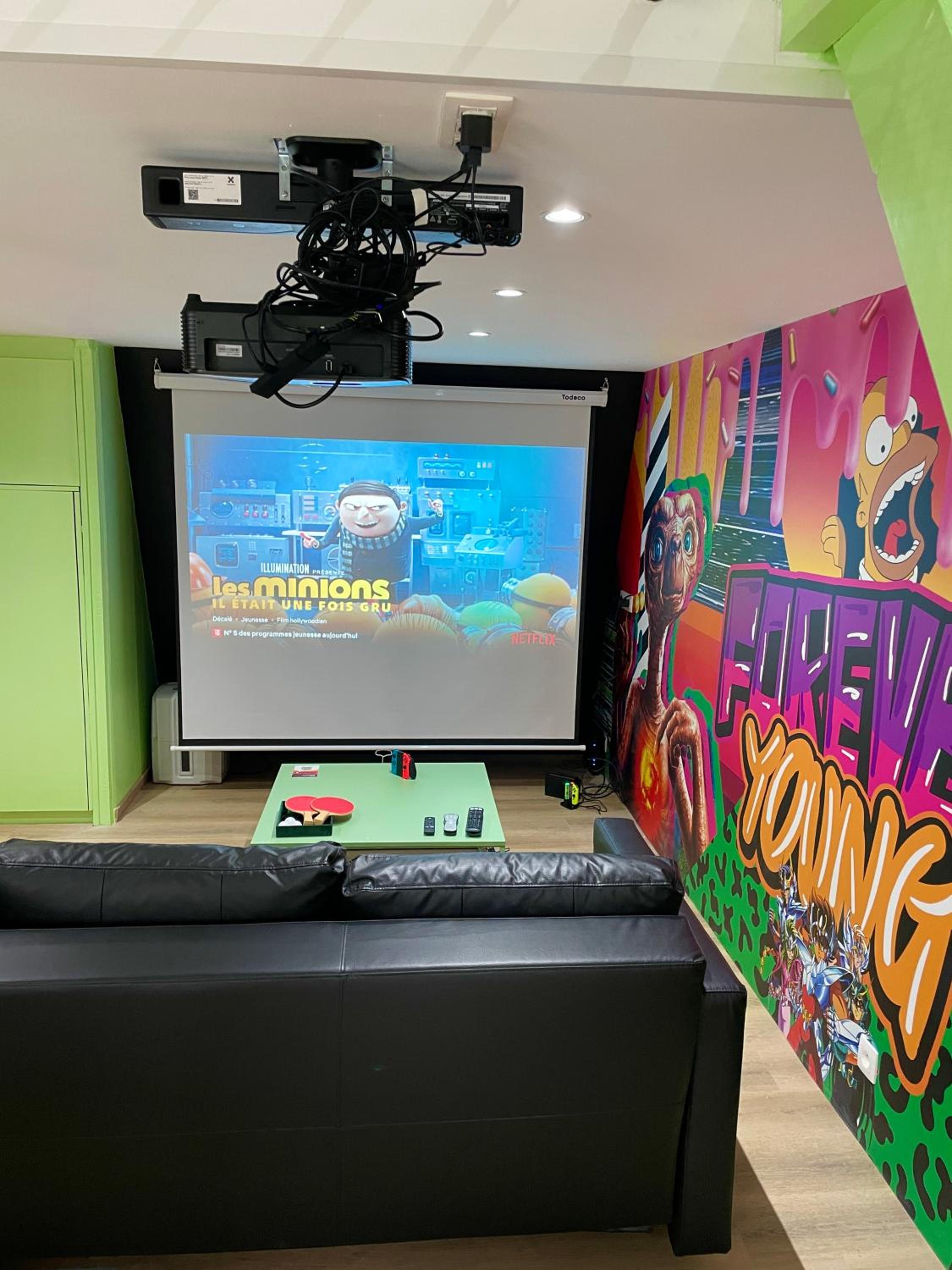 Capsule Forever Young - Jacuzzi - Sauna - Billard - arcade de jeux - Netflix & home cinéma - Ping Pong