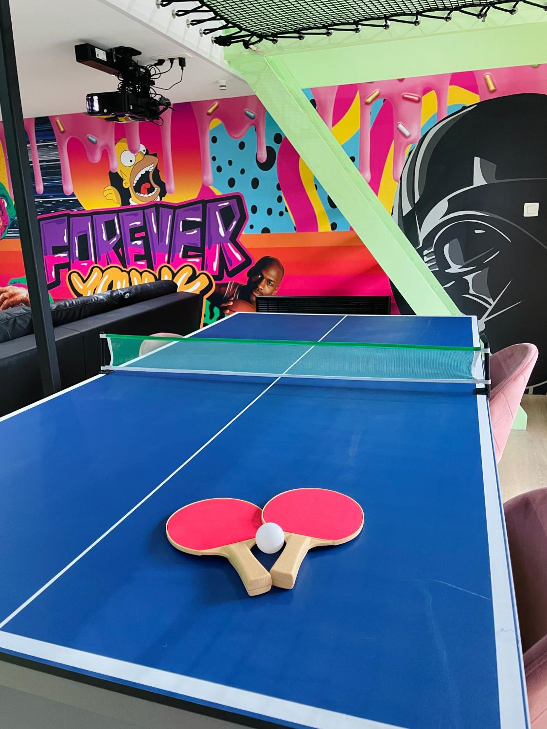 Capsule Forever Young - Jacuzzi - Sauna - Billard - arcade de jeux - Netflix & home cinéma - Ping Pong