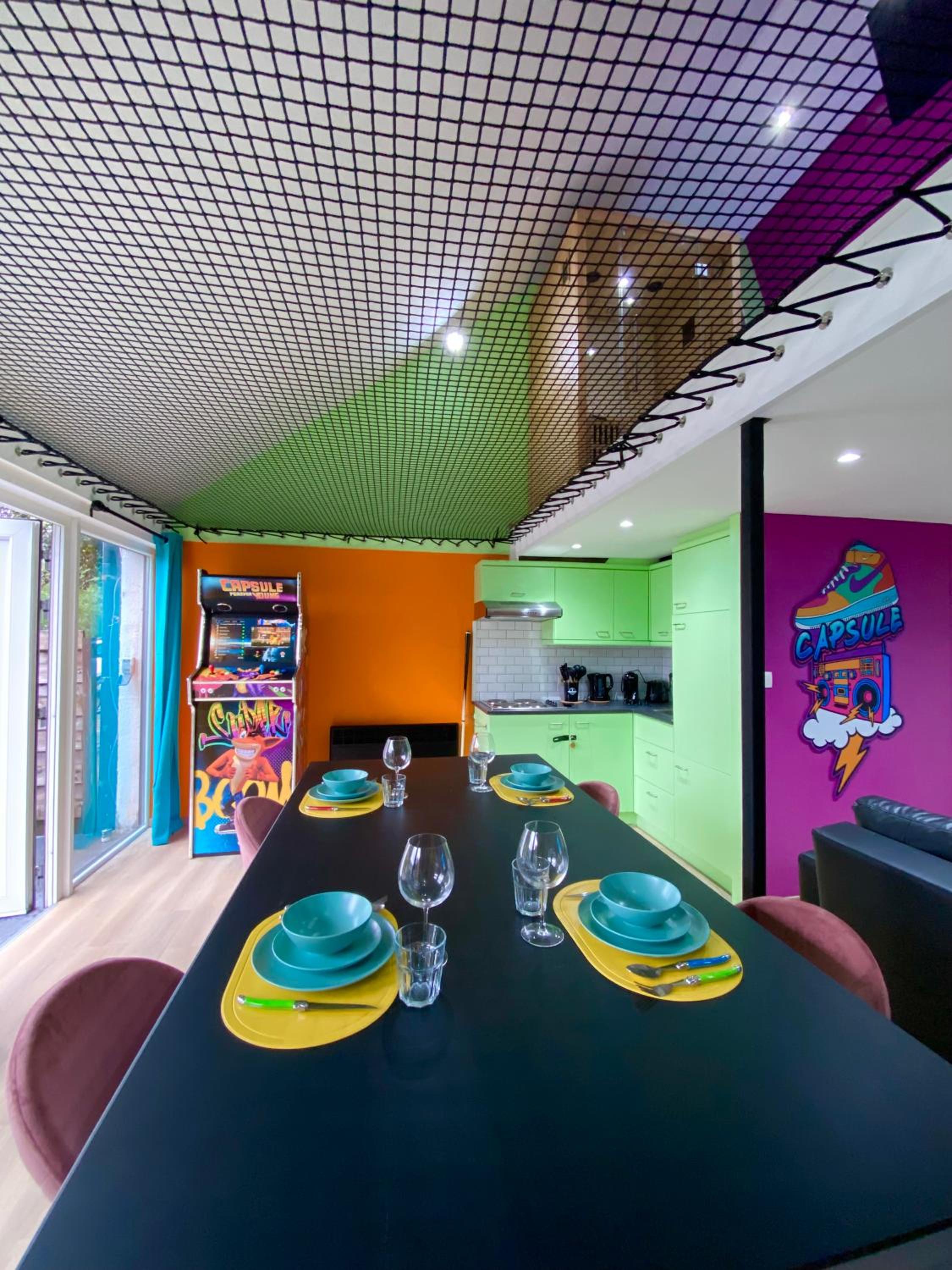 Capsule Forever Young - Jacuzzi - Sauna - Billard - arcade de jeux - Netflix & home cinéma - Ping Pong