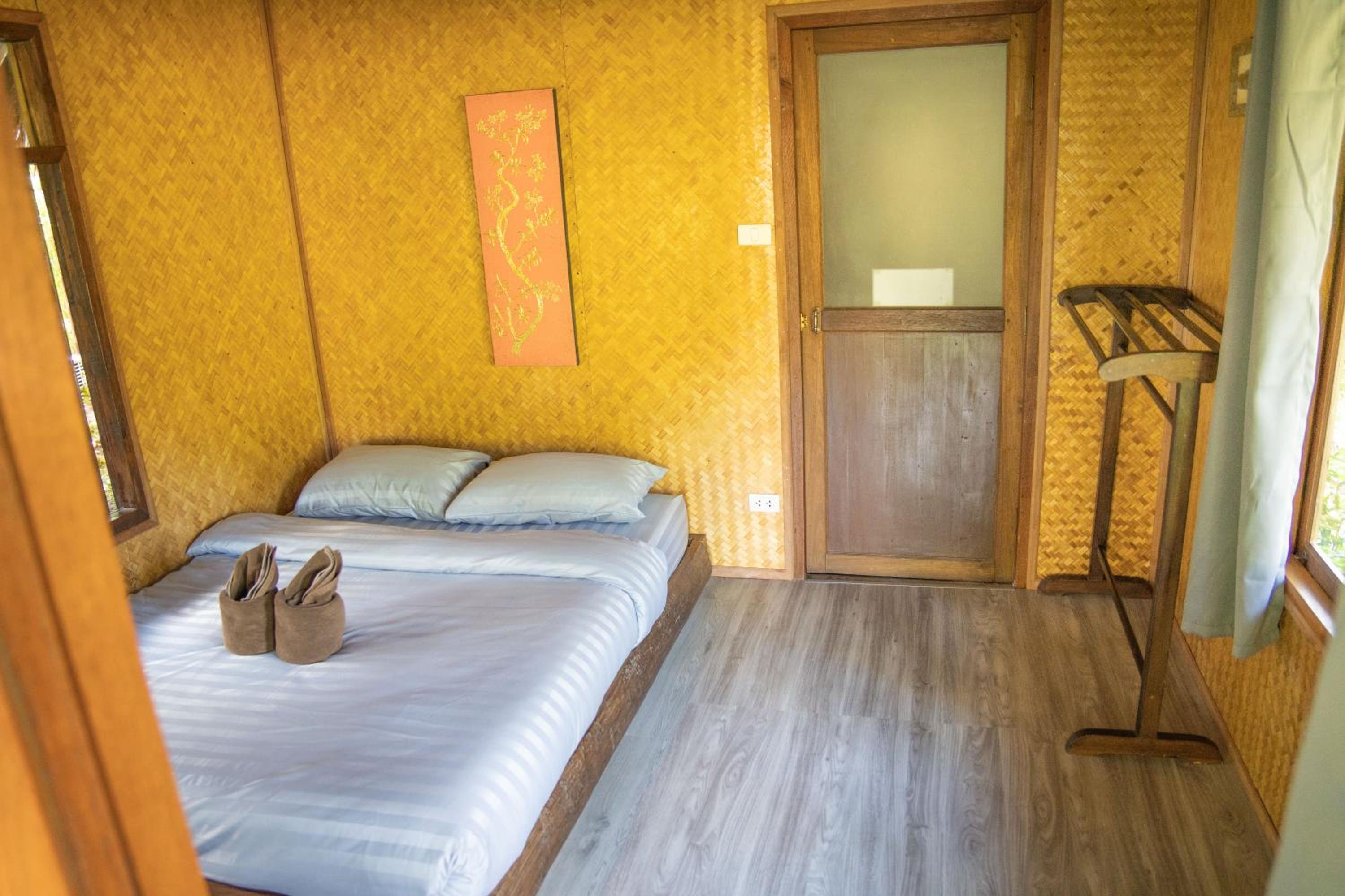 Butterfly Resort Hostel, Pai view 5