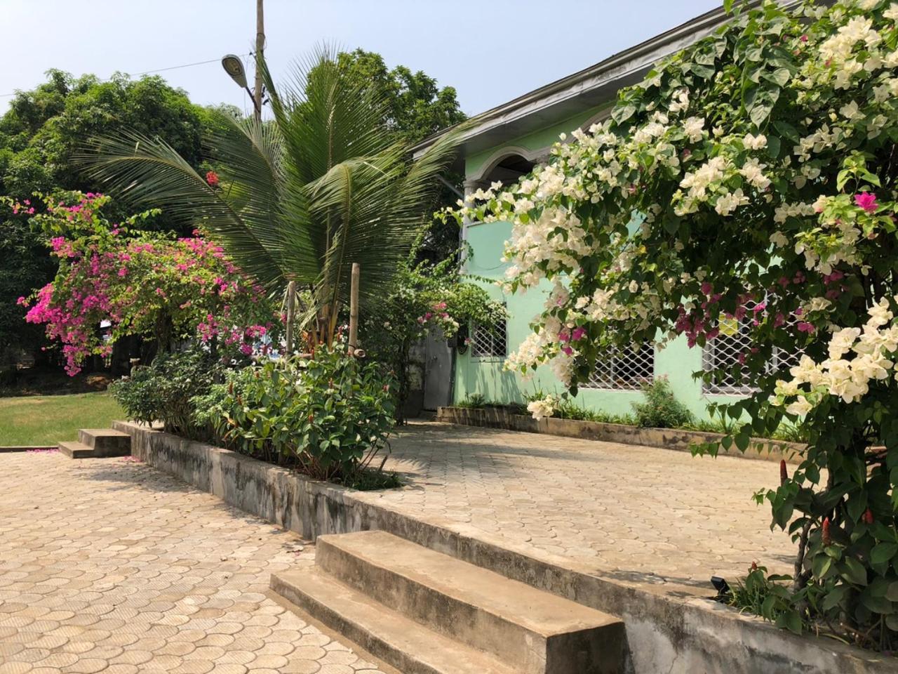 Deux-Palmes-Kribi, proche de la plage, confortable et adapté aux familles