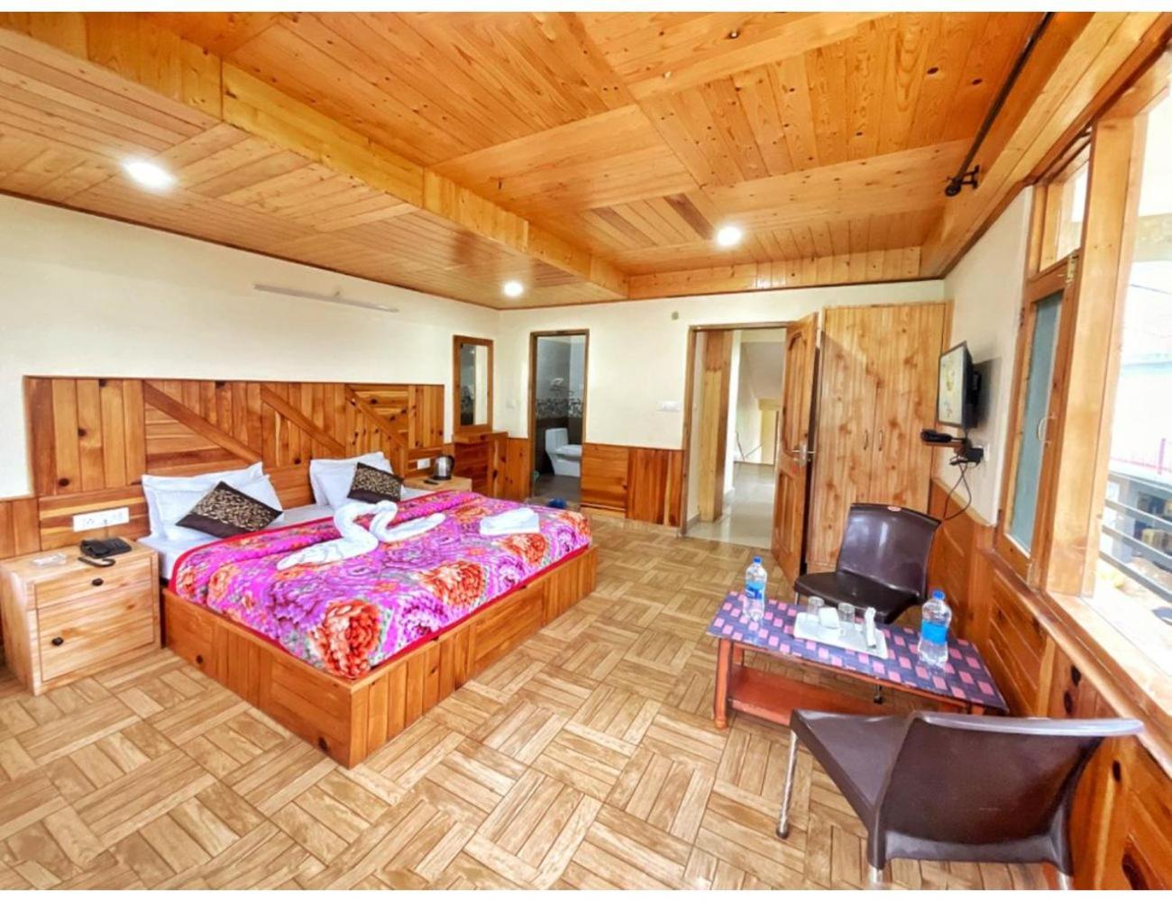 Hotel Him Paradise, Manali