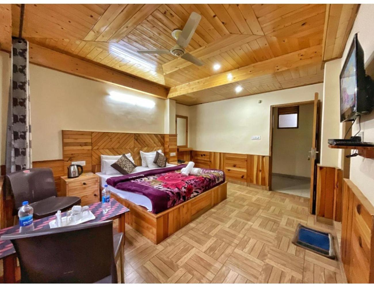 Hotel Him Paradise, Manali