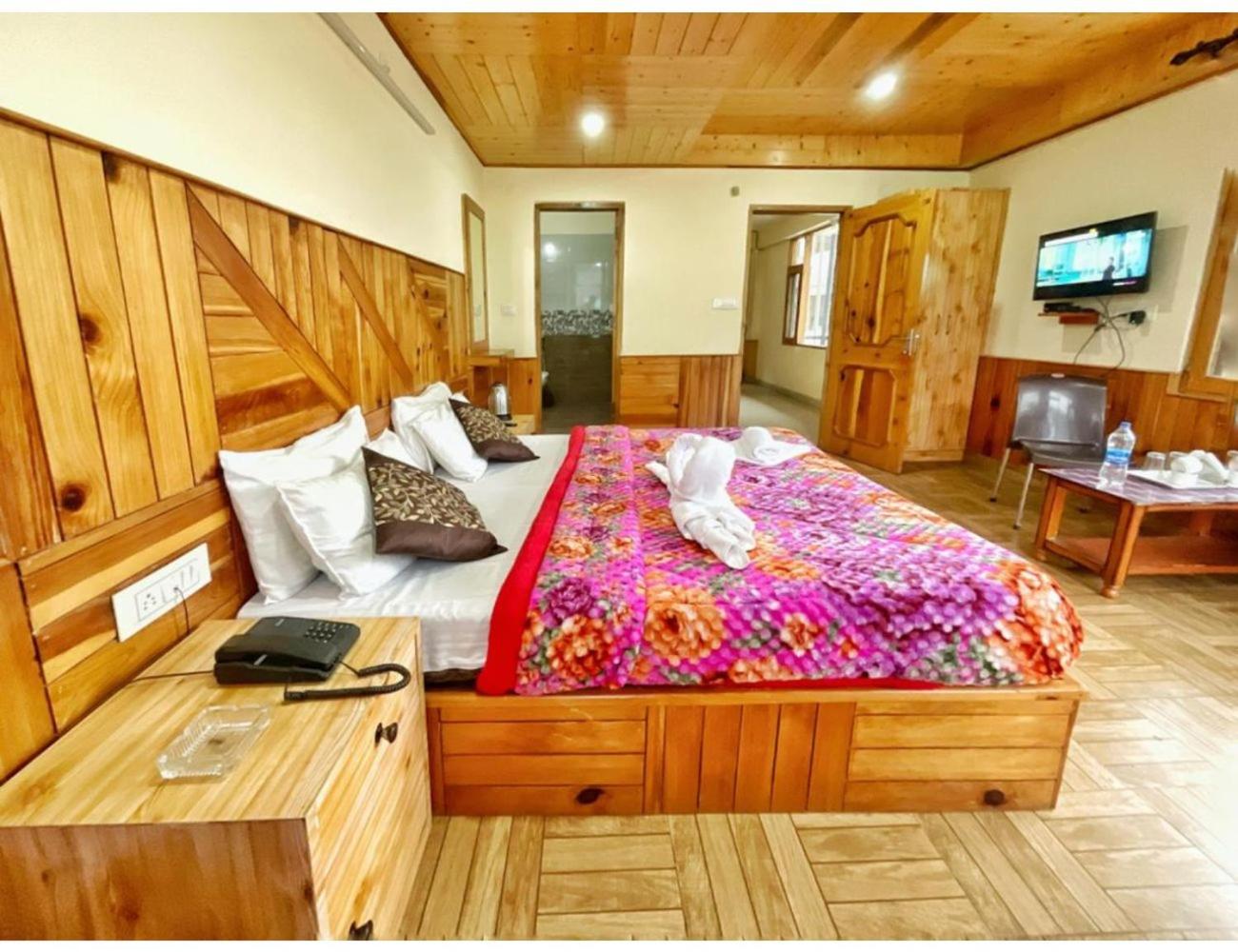 Hotel Him Paradise, Manali