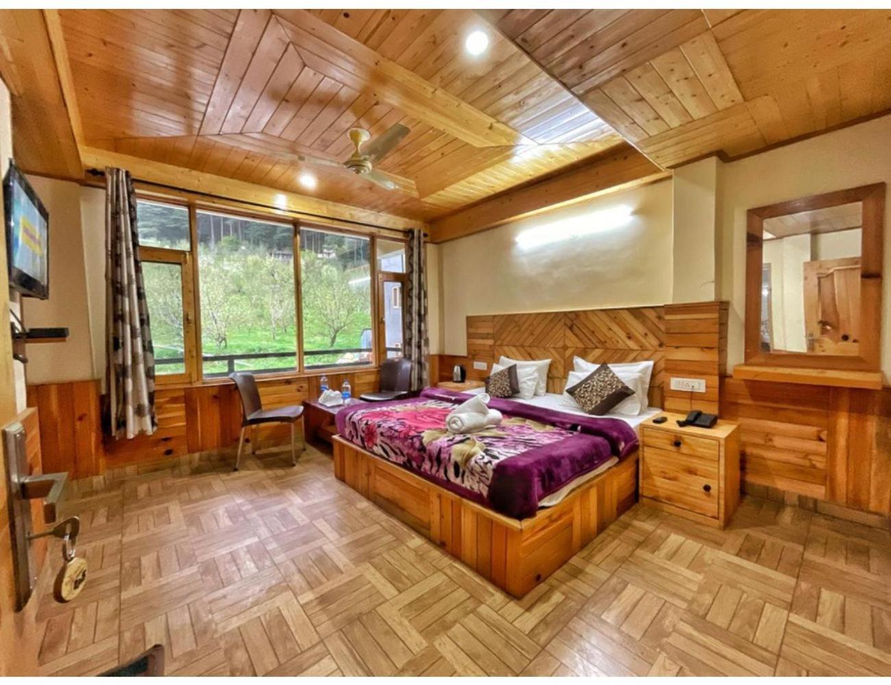 Hotel Him Paradise, Manali