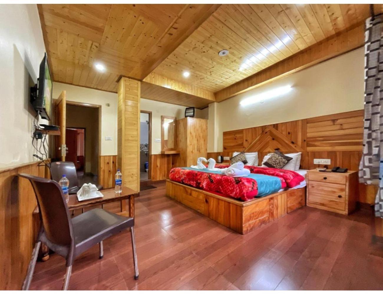 Hotel Him Paradise, Manali