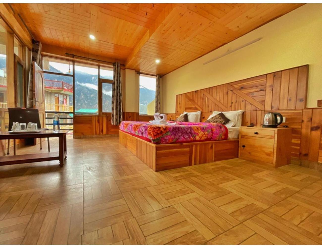 Hotel Him Paradise, Manali