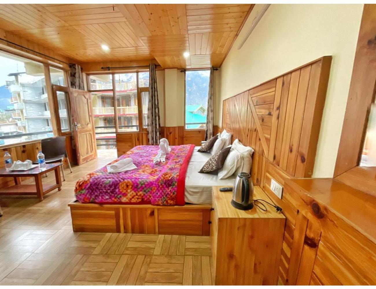 Hotel Him Paradise, Manali