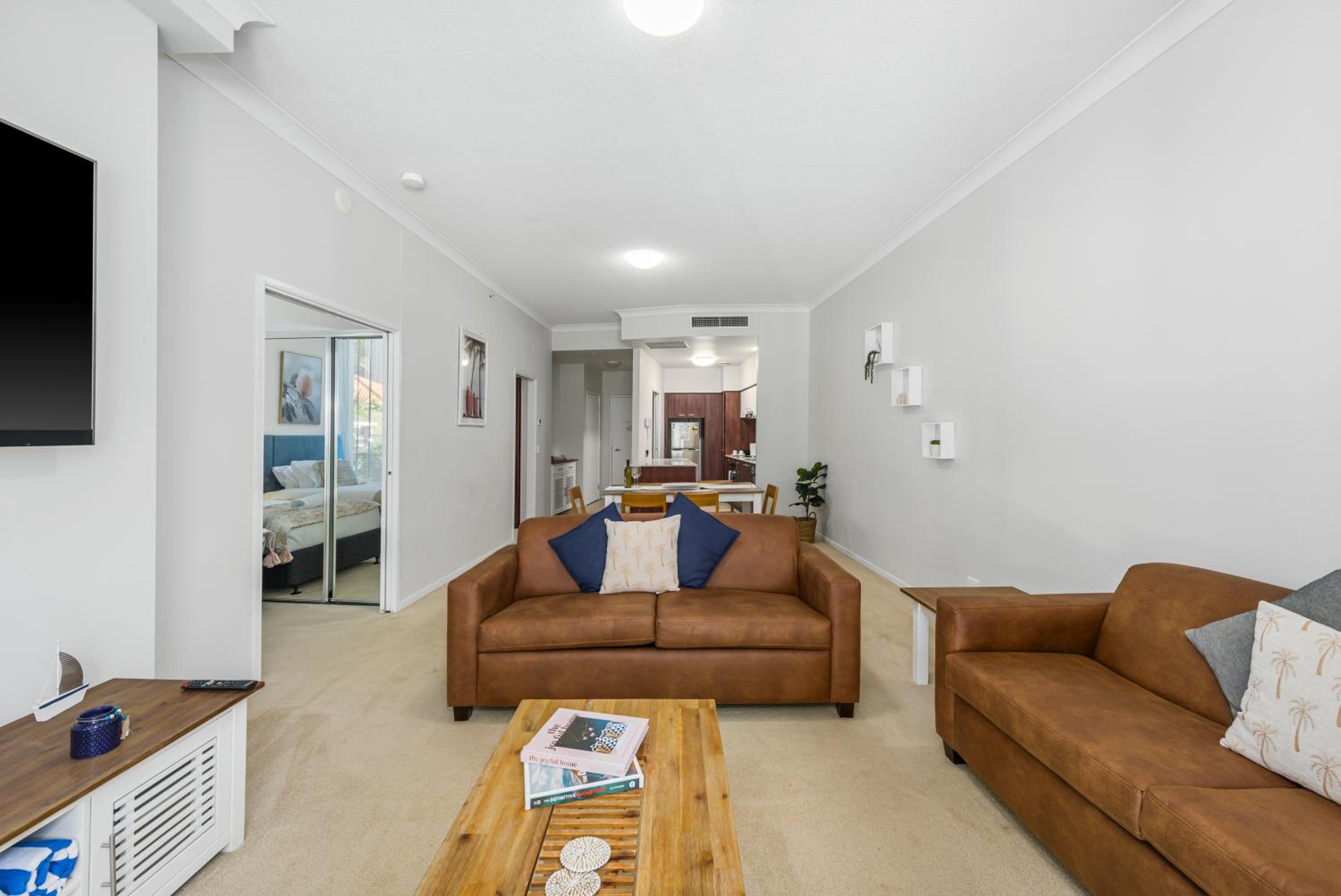 Surfers Paradise Central Chevron Apartment Sleeps 8 - Optimise BNB