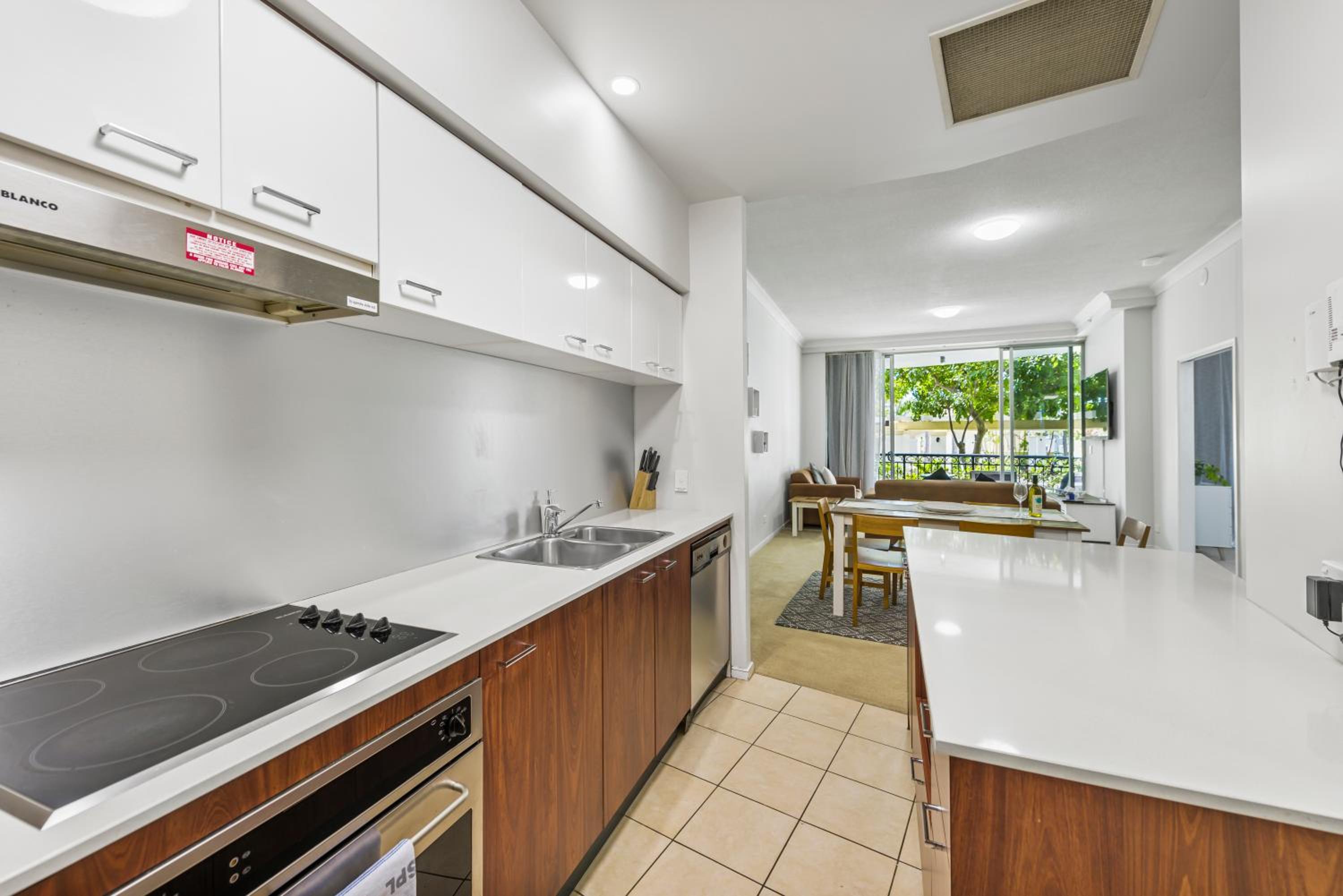 Surfers Paradise Central Chevron Apartment Sleeps 8 - Optimise BNB