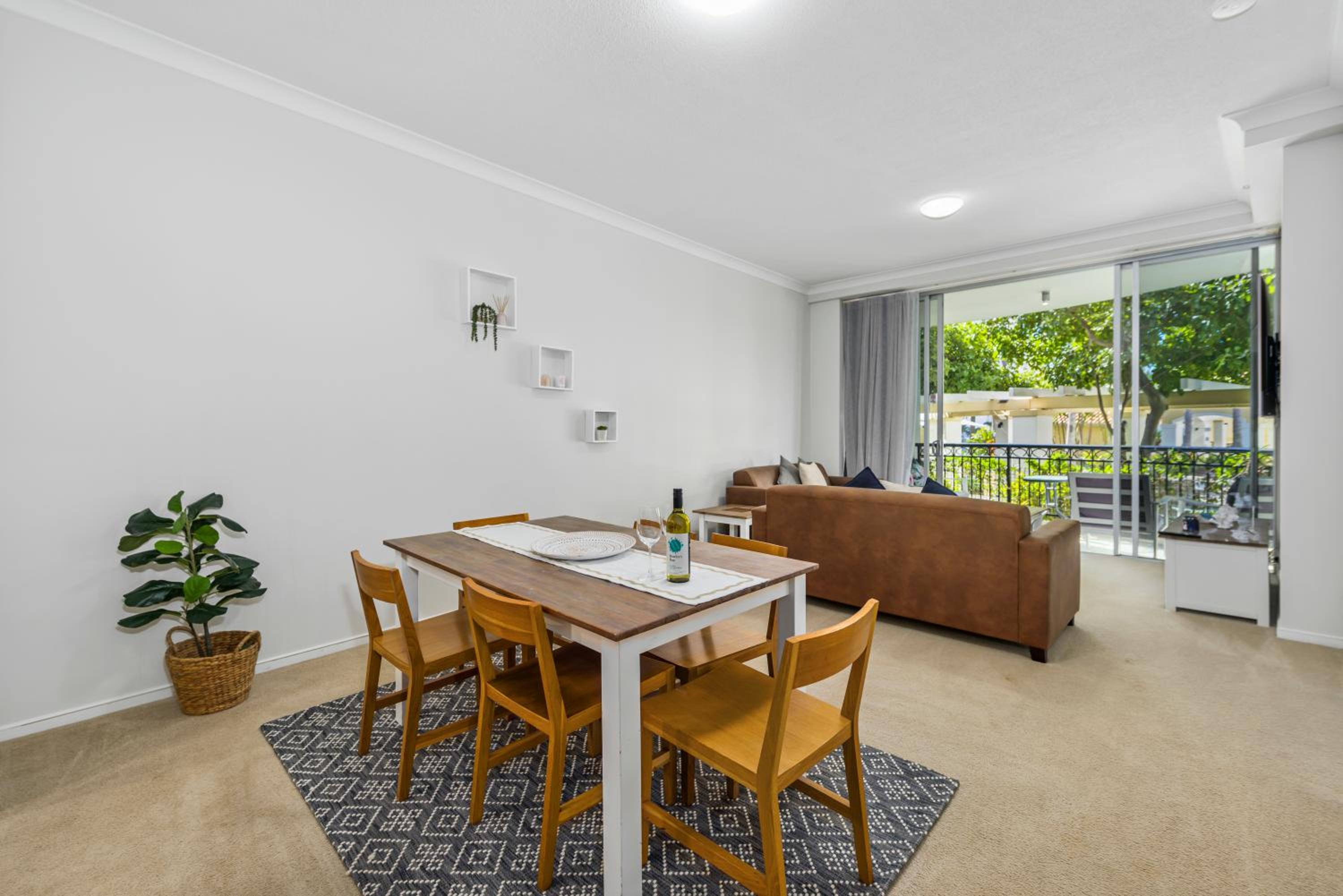 Surfers Paradise Central Chevron Apartment Sleeps 8 - Optimise BNB