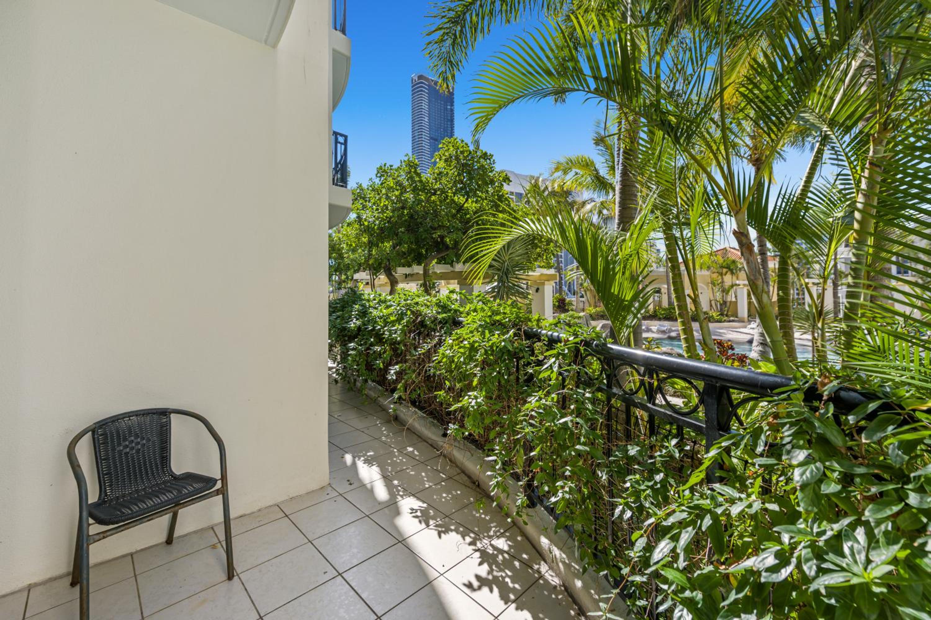 Surfers Paradise Central Chevron Apartment Sleeps 8 - Optimise BNB
