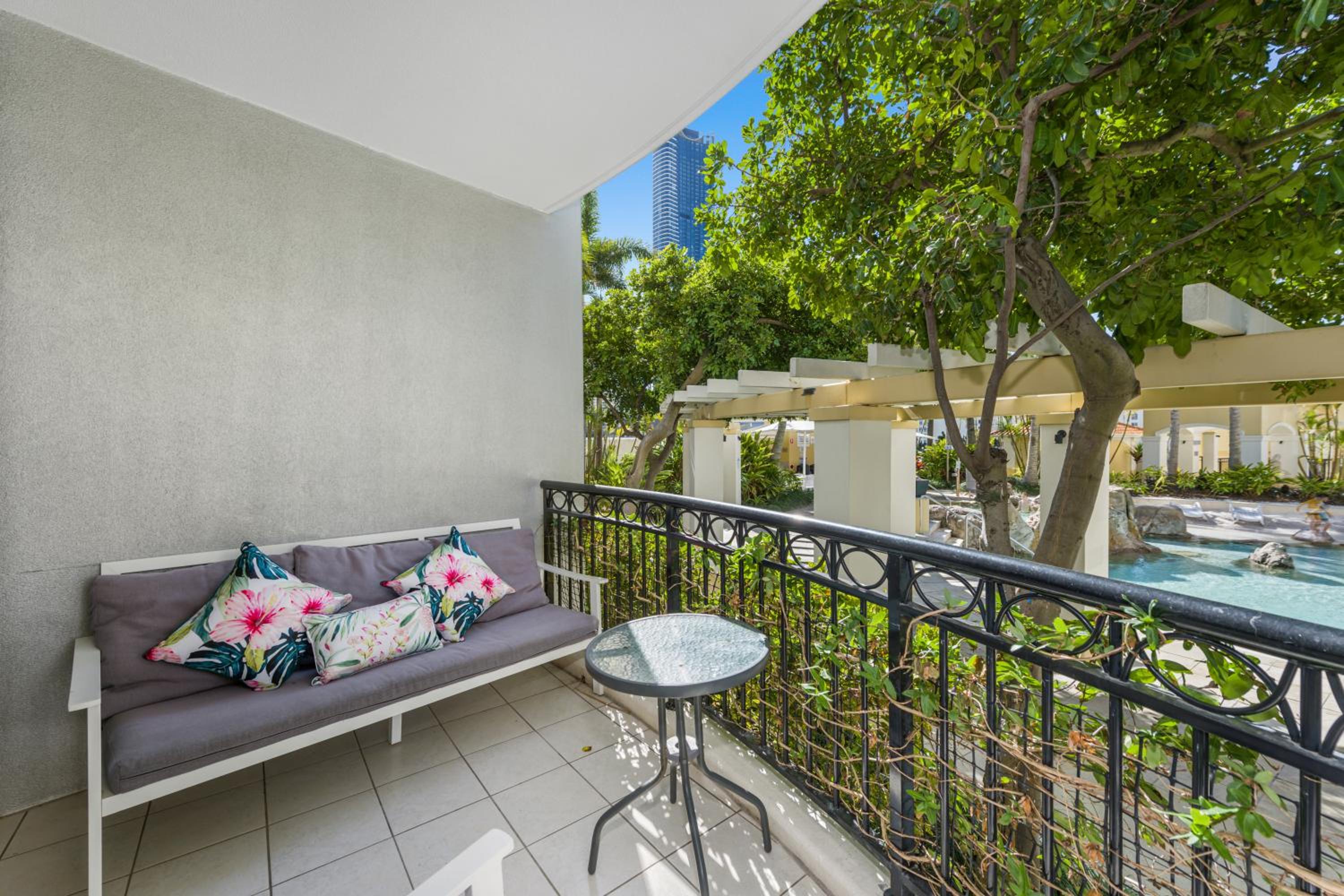 Surfers Paradise Central Chevron Apartment Sleeps 8 - Optimise BNB