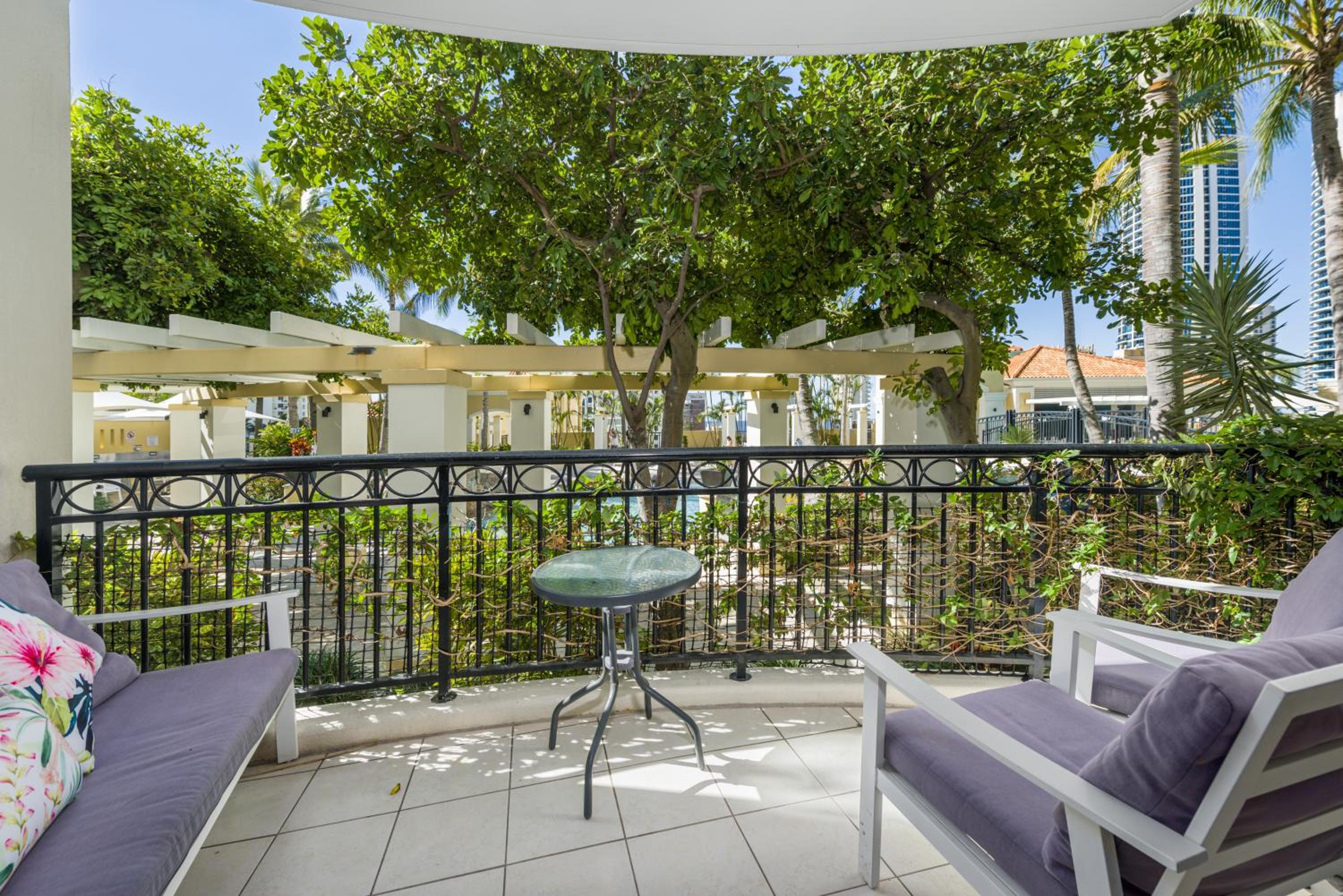 Surfers Paradise Central Chevron Apartment Sleeps 8 - Optimise BNB