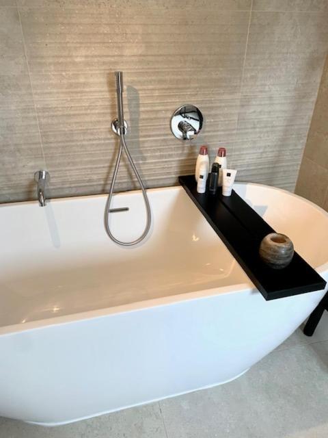 Maison La Belle Cosy 2-bedroom house with jacuzzi & airco