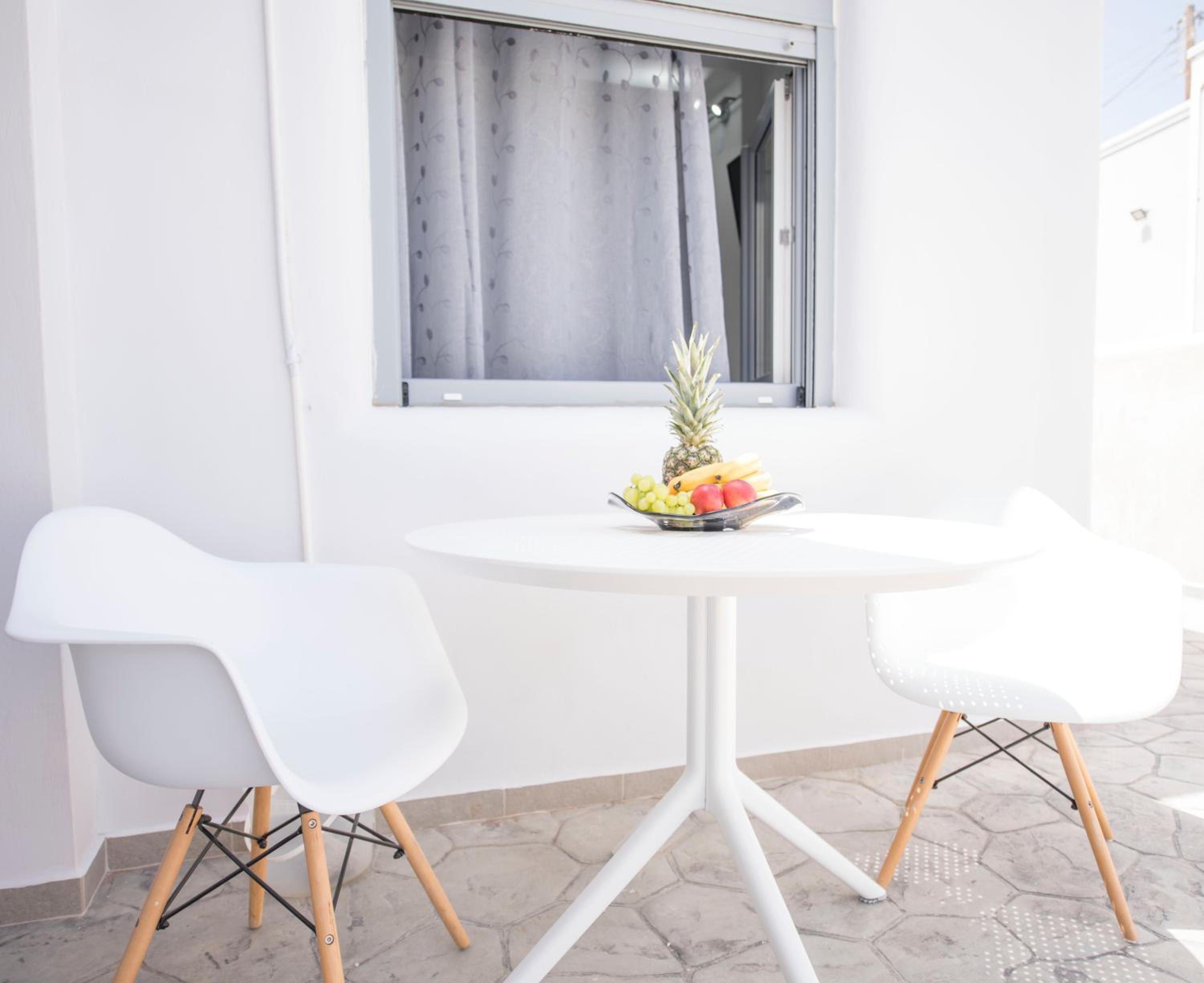 Pure and Simple Santorini