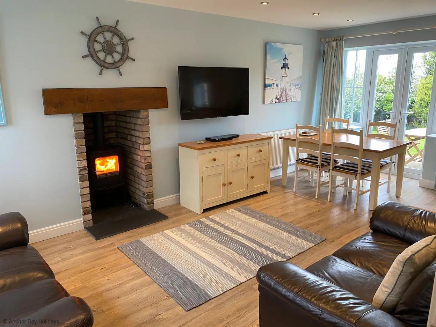Seashells Cottage - Part of the The Bay Filey Holiday Village with pool, gym and direct beach access, pub, restaurant, tennis and meadows walks