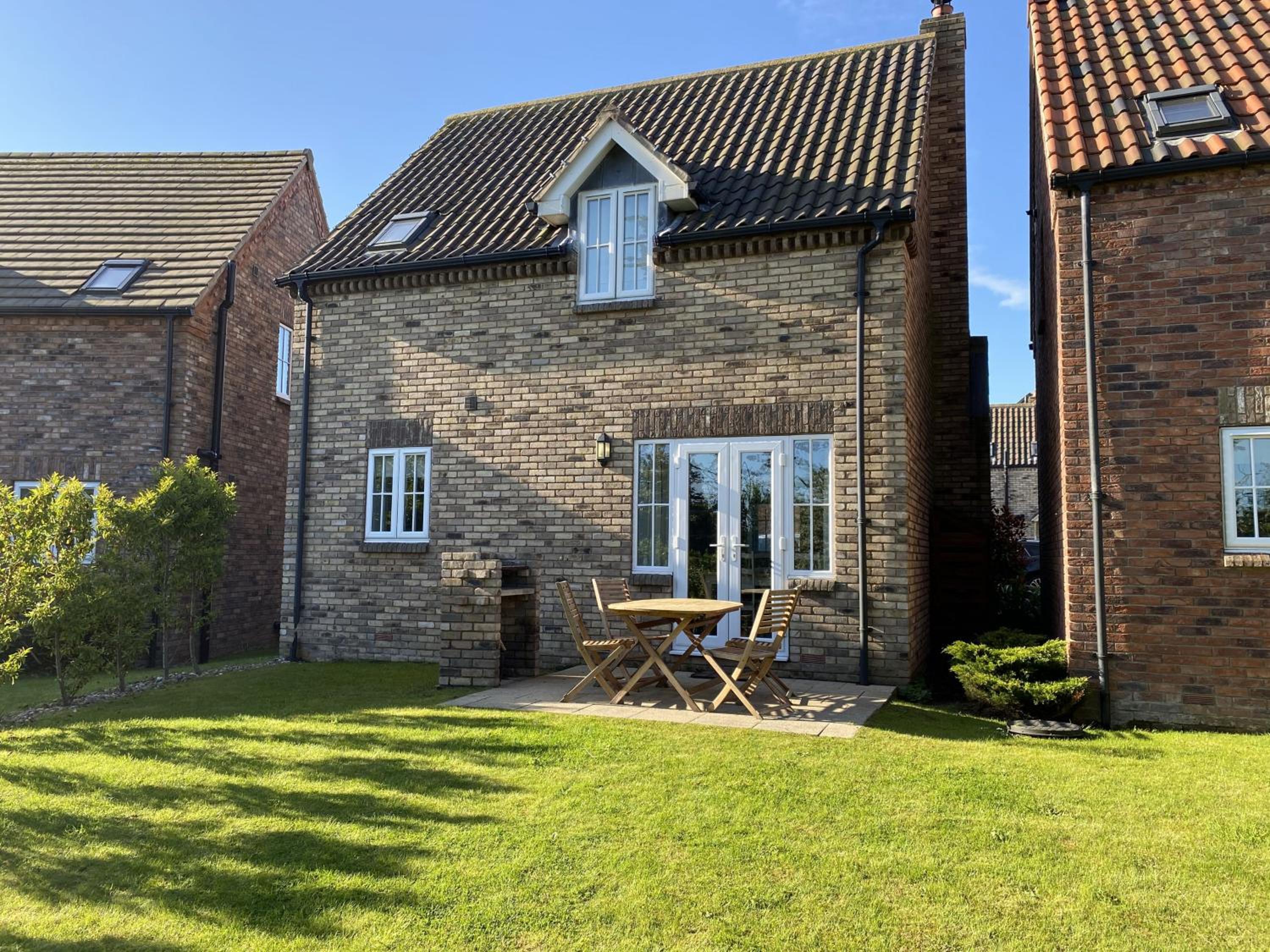 Seashells Cottage - Part of the The Bay Filey Holiday Village with pool, gym and direct beach access, pub, restaurant, tennis and meadows walks