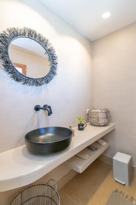 Lunar House l