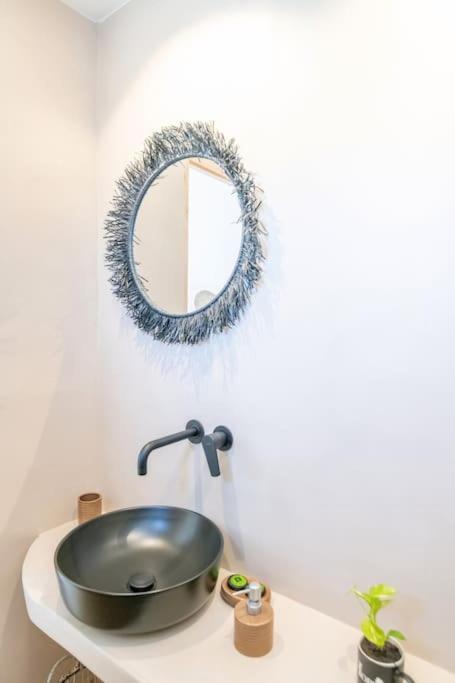 Lunar House l