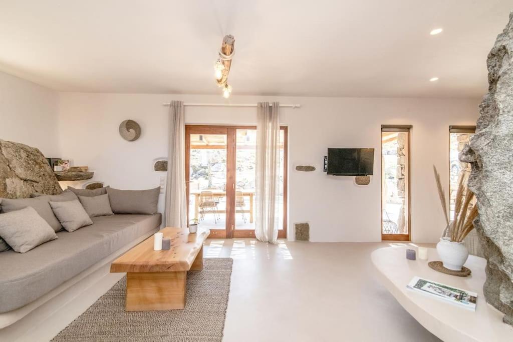 Lunar House l