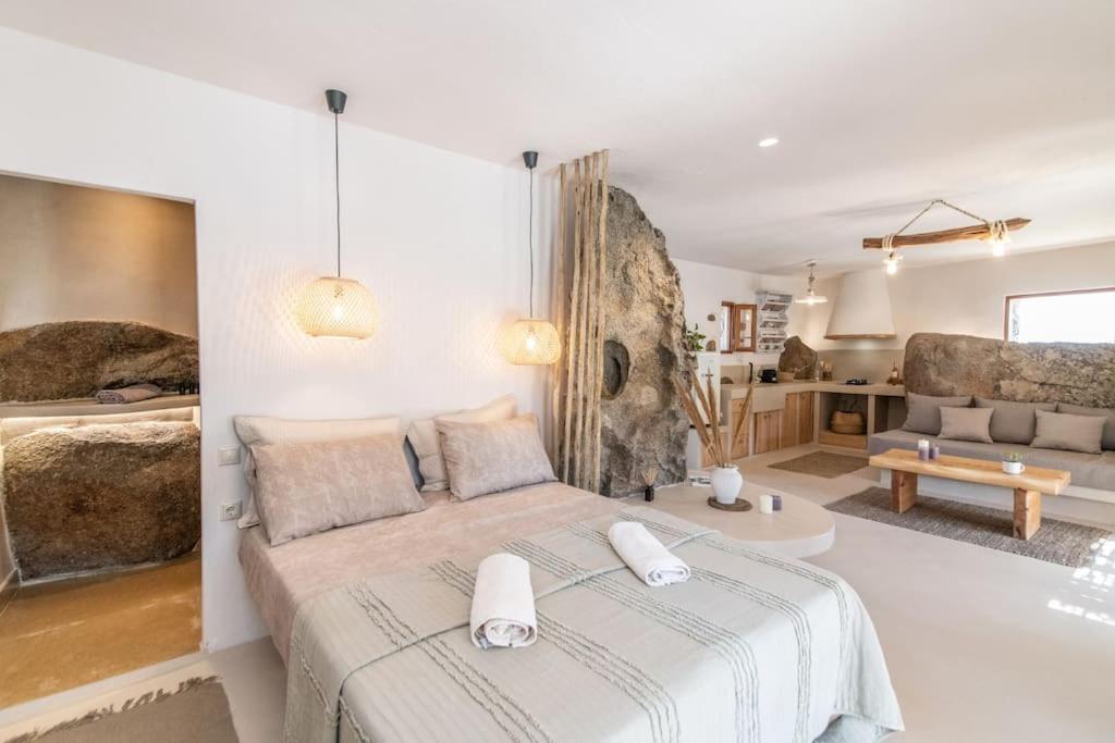 Lunar House l
