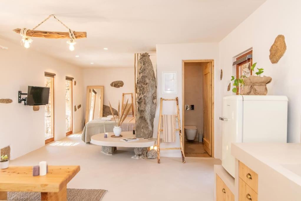 Lunar House l
