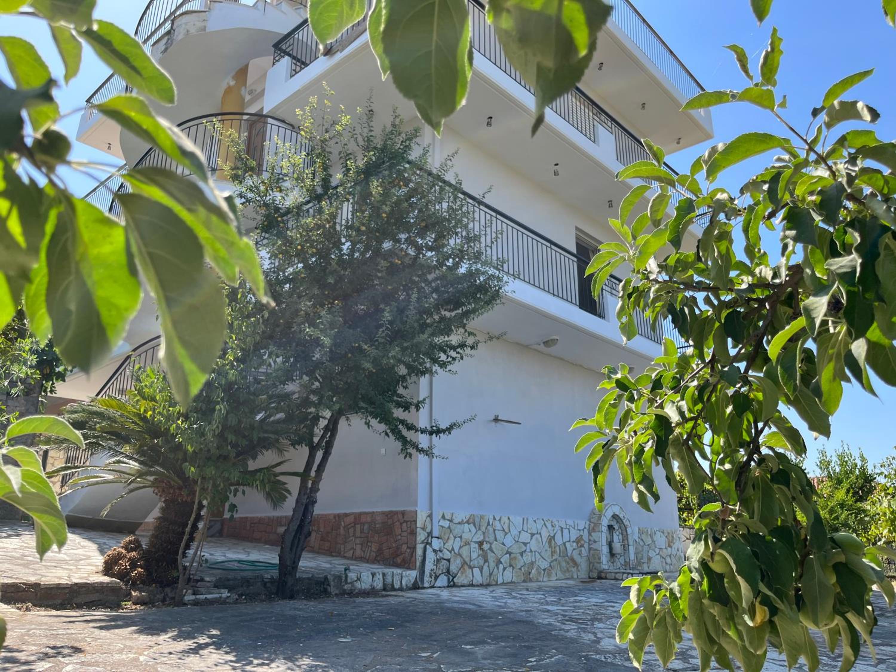 Tsaousi Apartments