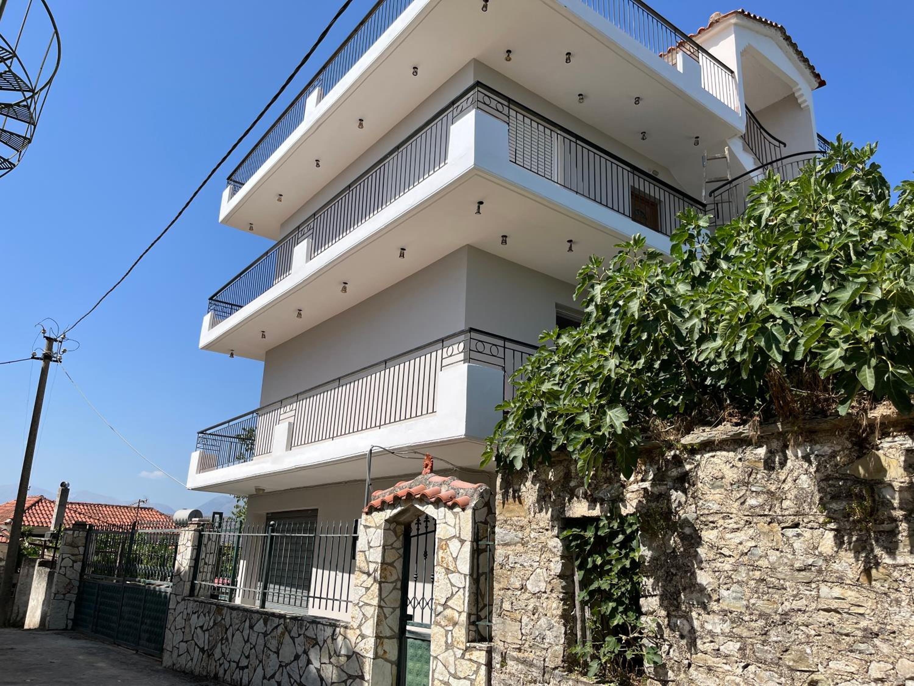 Tsaousi Apartments