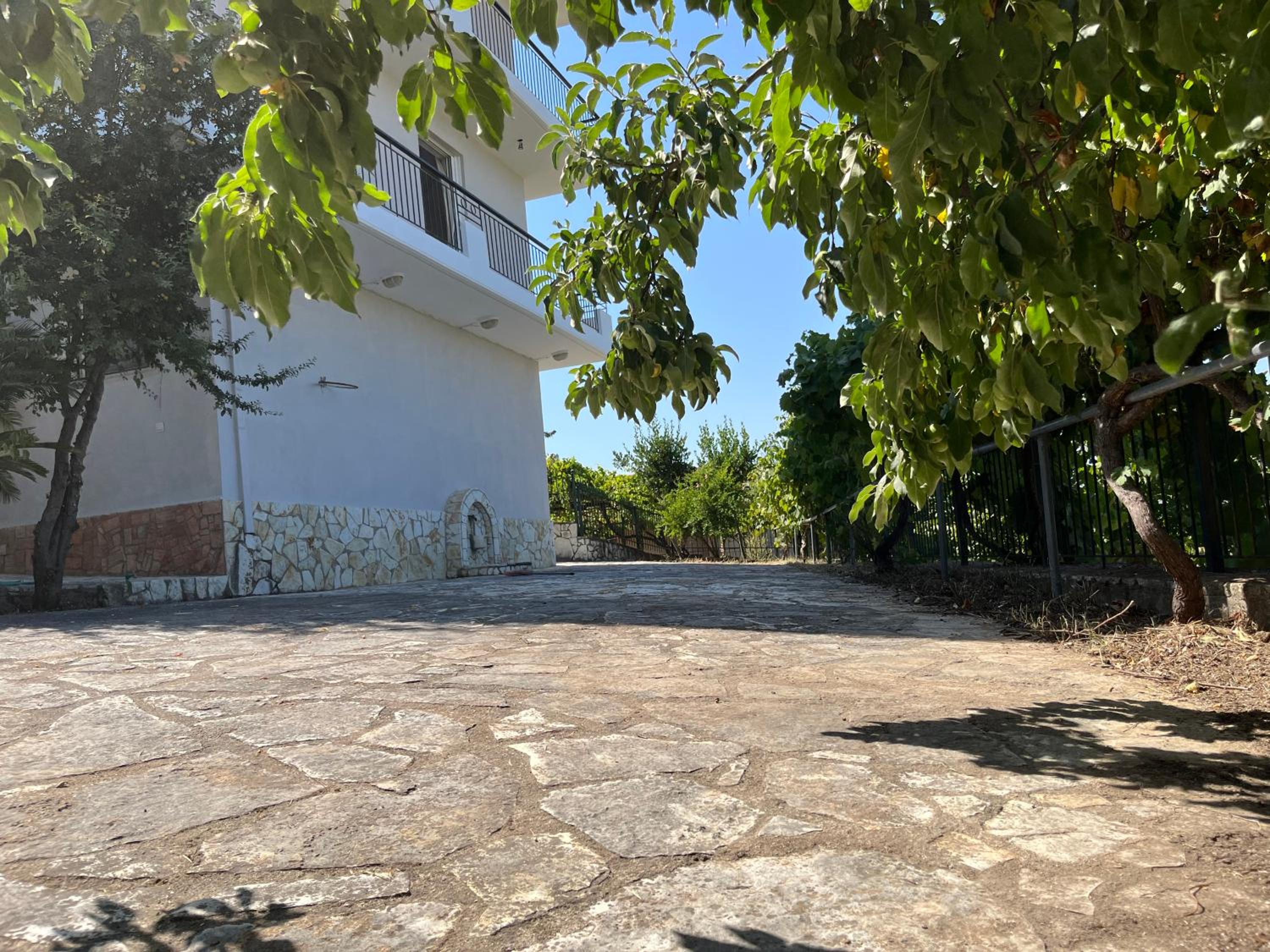 Tsaousi Apartments