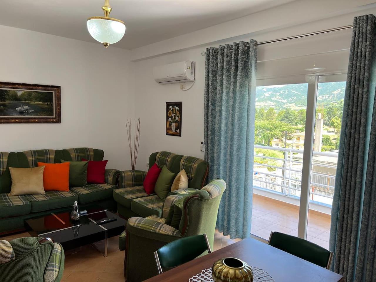 Leo Apartment photo 3