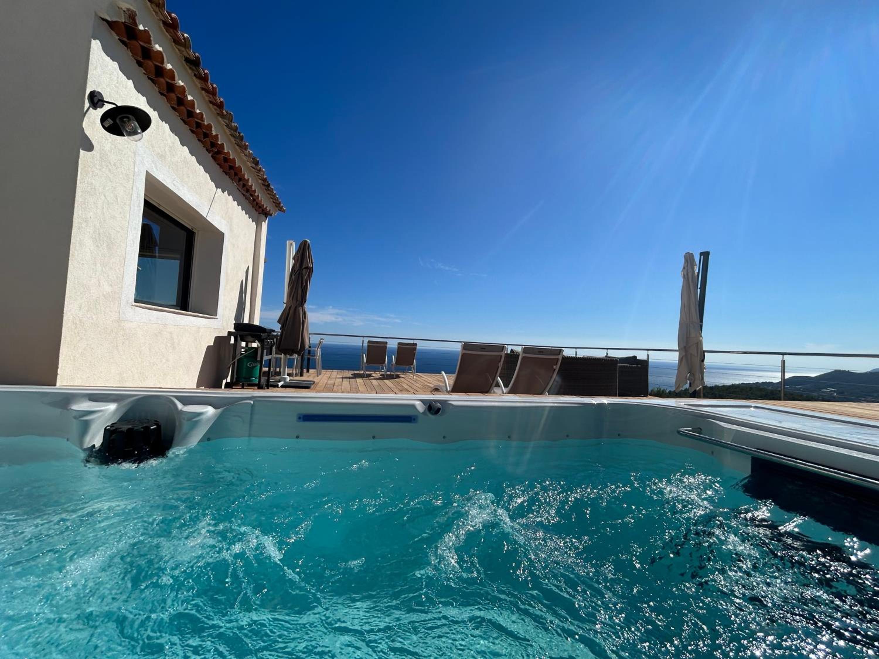 Villa 4 Etoiles vue sur les Iles d'Or Carqueiranne Sea and Mountain Pleasure Villa vue mer 180
