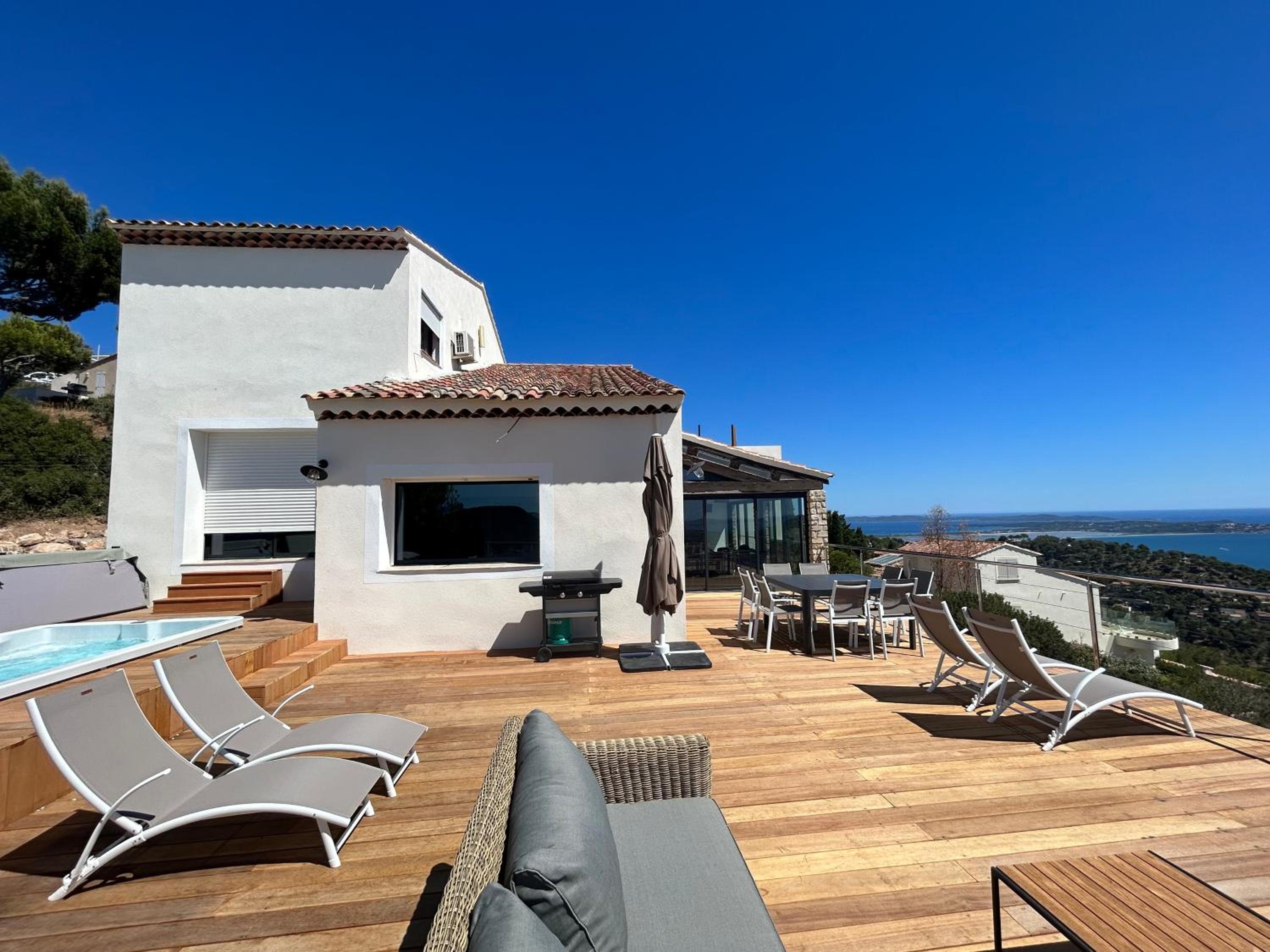 Villa 4 Etoiles vue sur les Iles d'Or Carqueiranne Sea and Mountain Pleasure Villa vue mer 180
