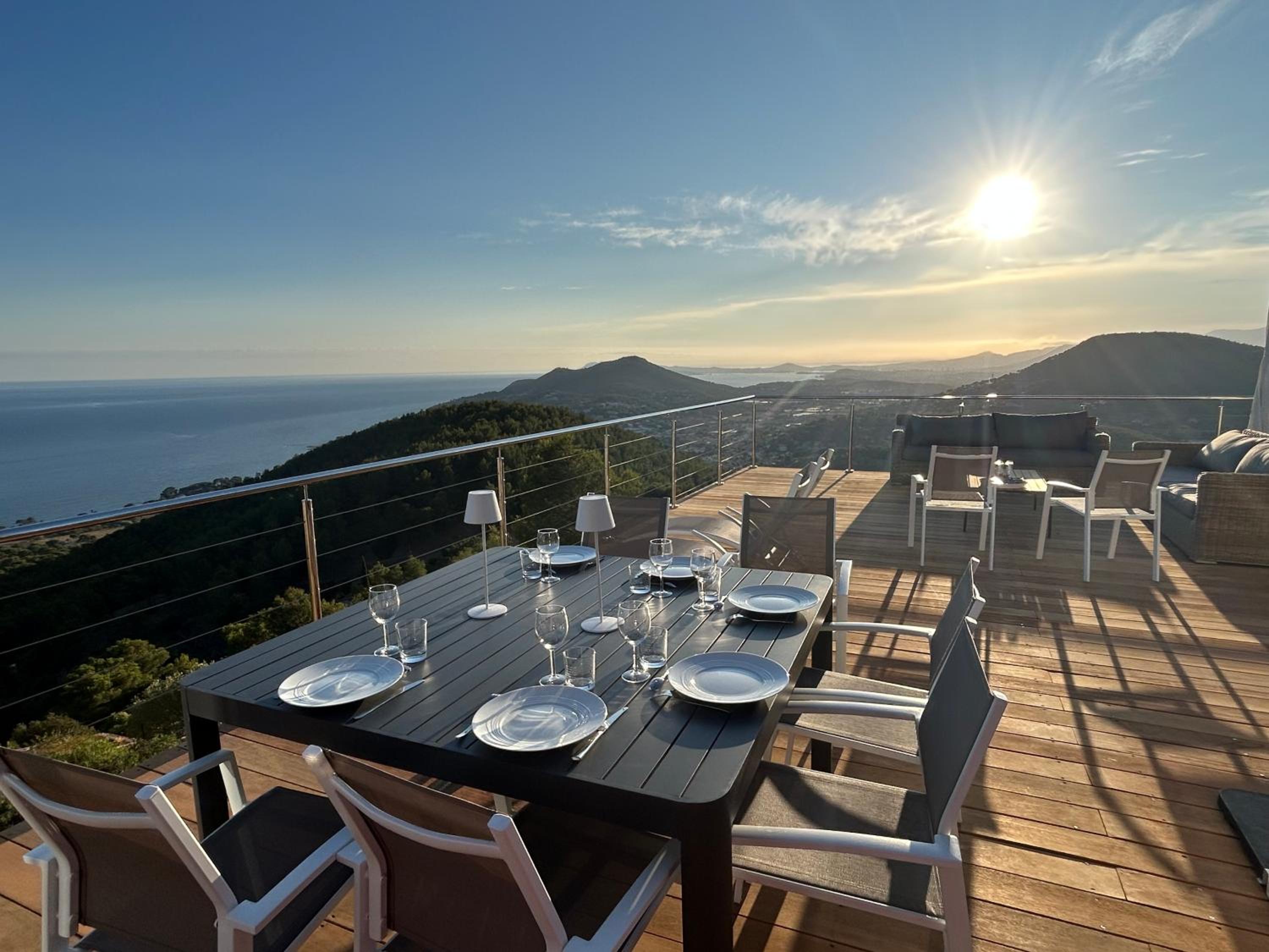 Villa 4 Etoiles vue sur les Iles d'Or Carqueiranne Sea and Mountain Pleasure Villa vue mer 180