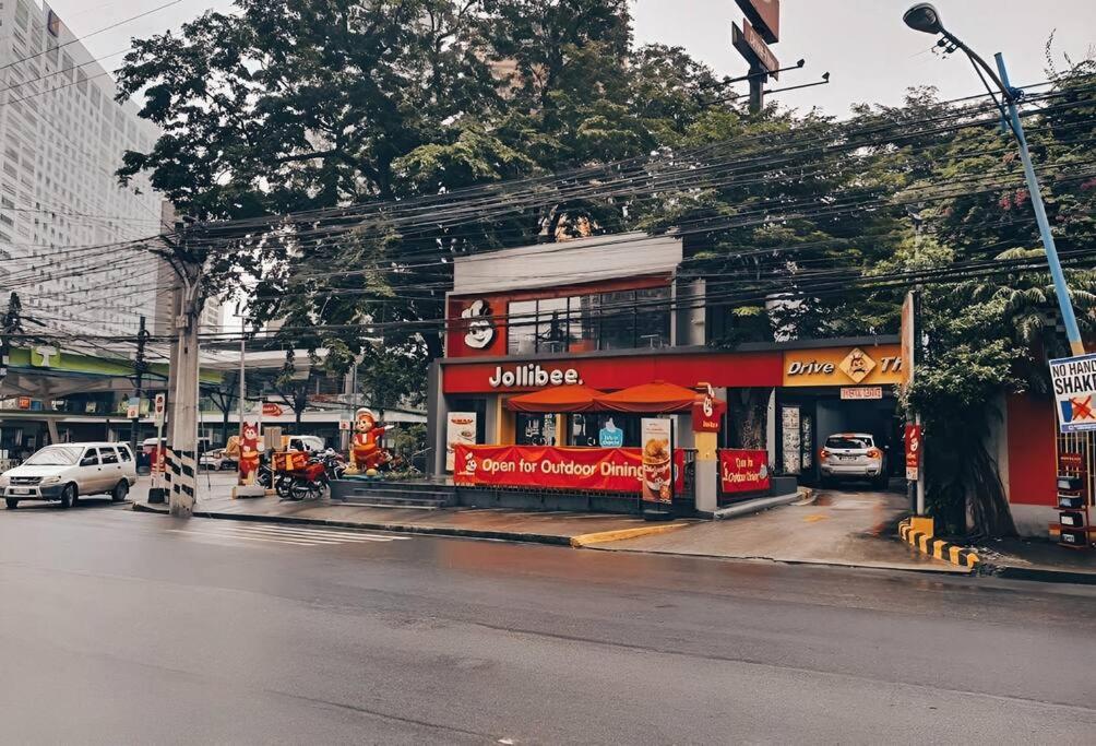 Home Away From Home: Vibrant & Urban Manila Haven