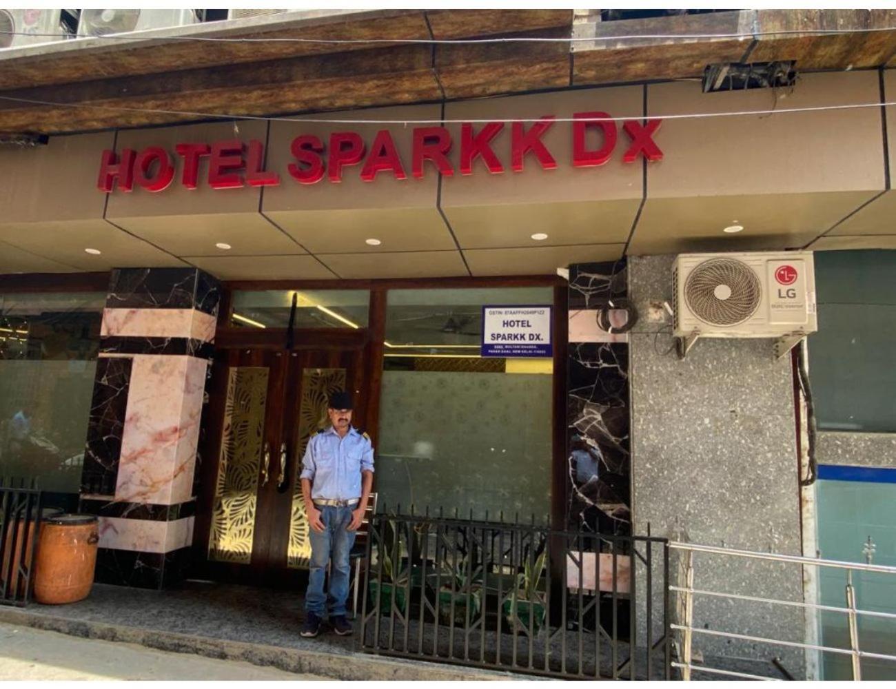 Hotel Sparkk Deluxe, New Delhi view 3