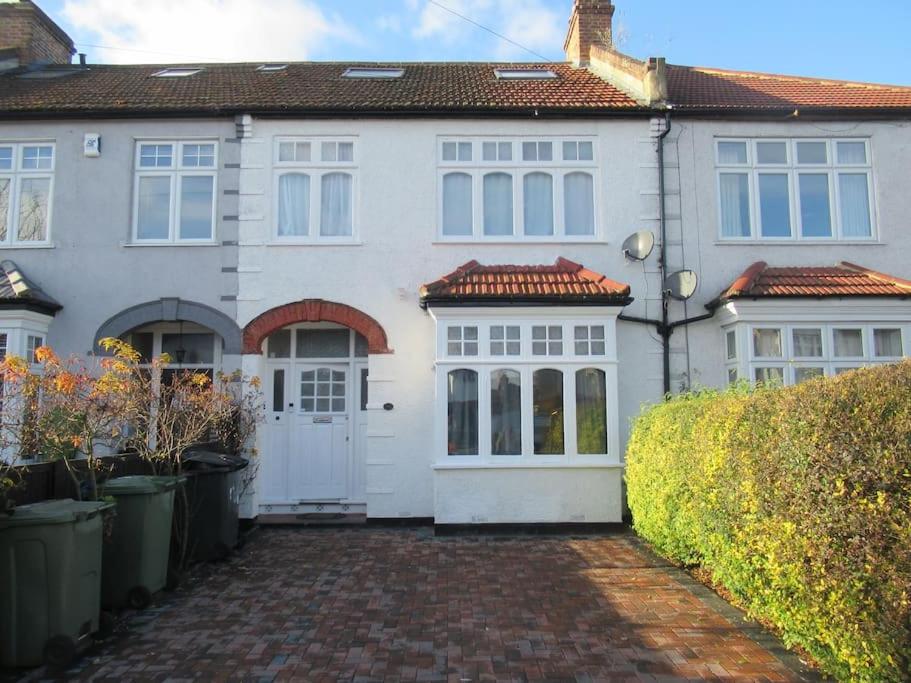 Cheerful well presented 3 Bedroom period house view 3