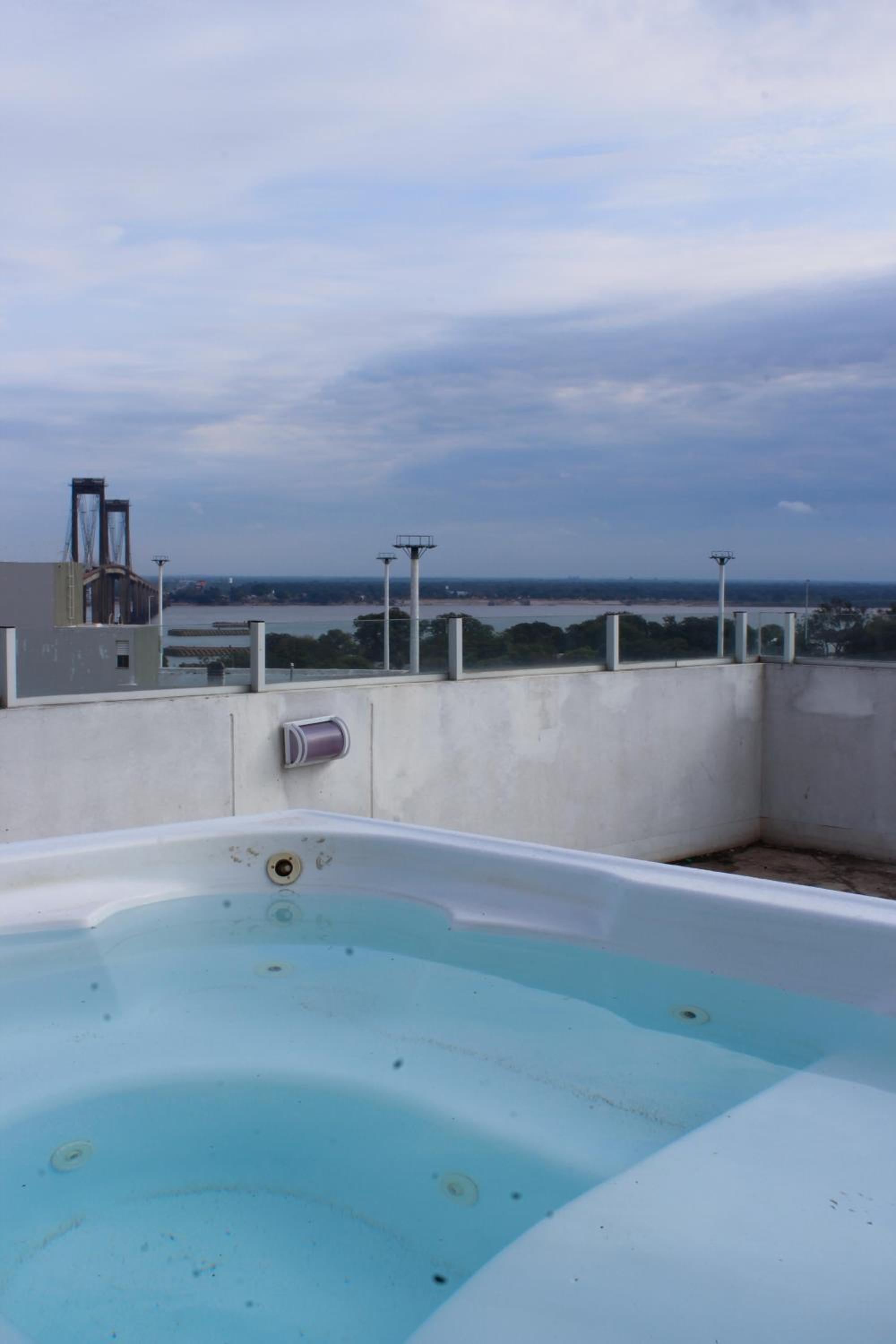Costanera sur edificio con piscina