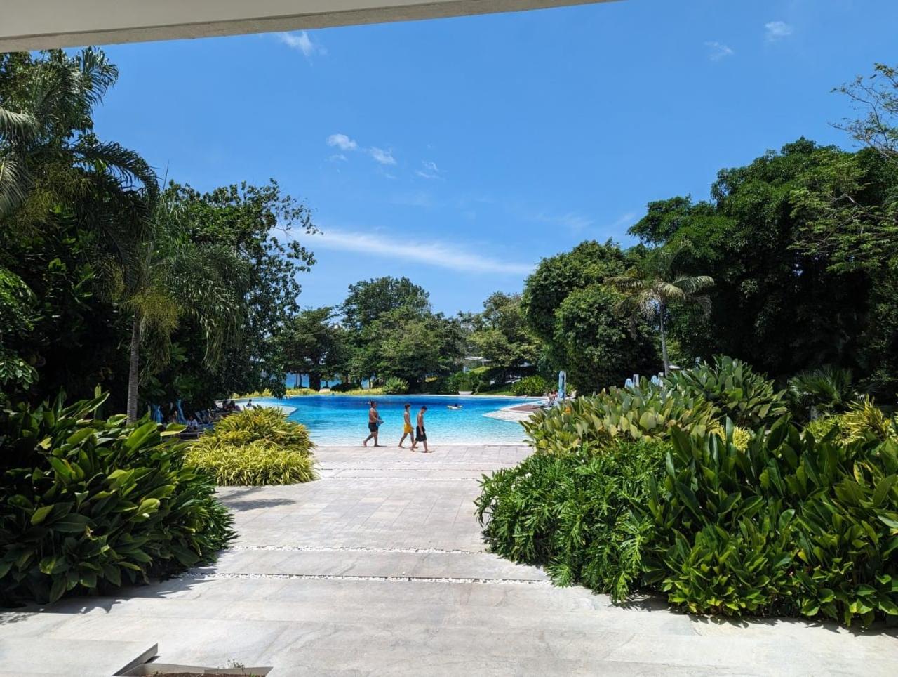 Studio for 5 at Tambuli Residences Garden View by Dominik Studio Apartment with Pool Access & Balcony in Mactan