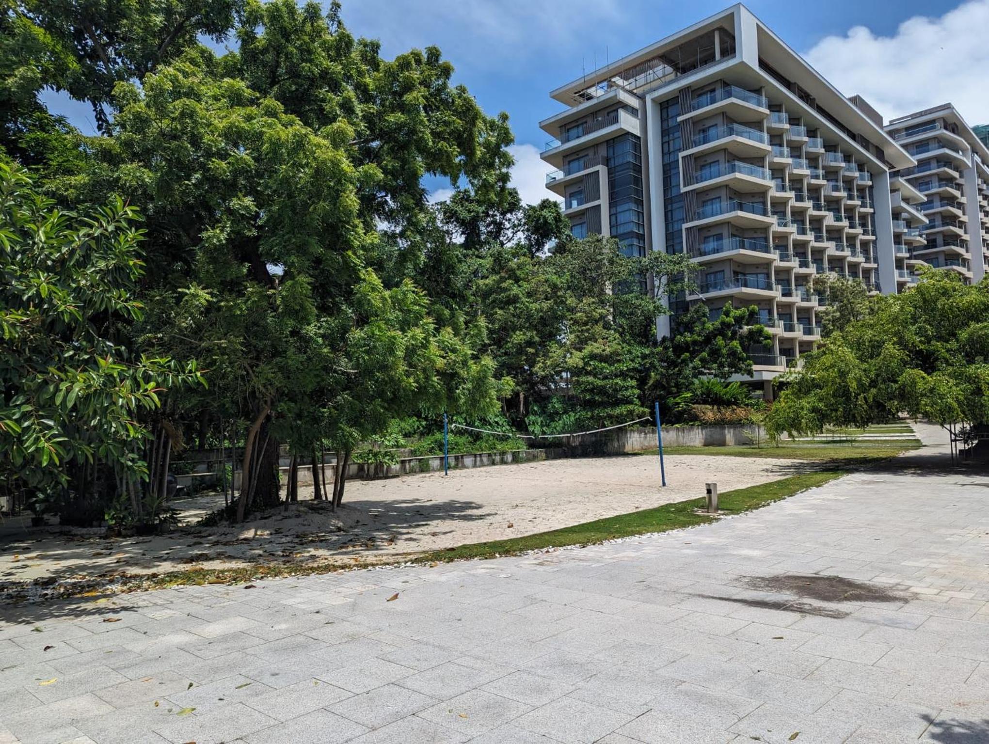 Studio for 5 at Tambuli Residences Garden View by Dominik Studio Apartment with Pool Access & Balcony in Mactan