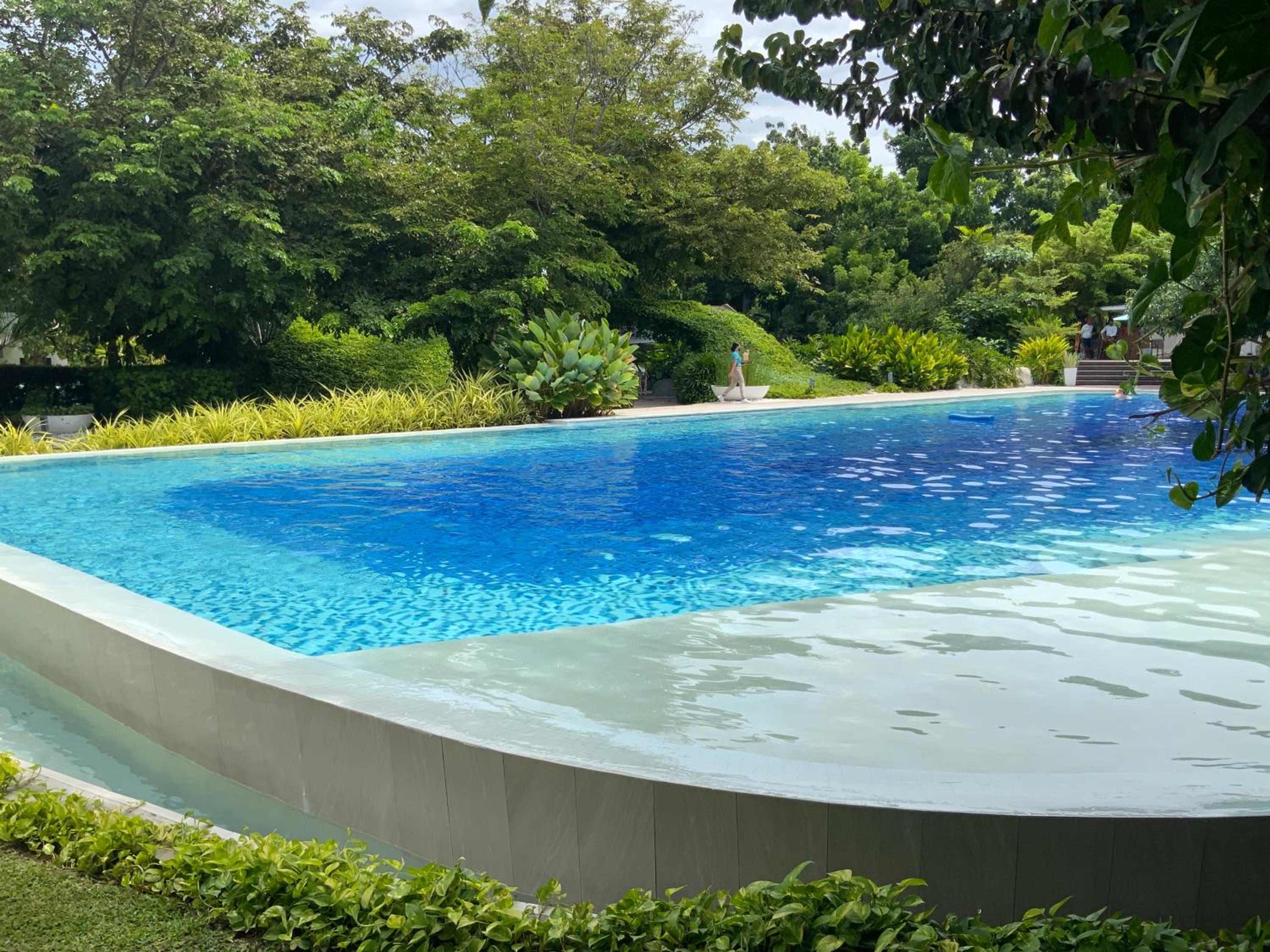 Studio for 5 at Tambuli Residences Garden View by Dominik Studio Apartment with Pool Access & Balcony in Mactan