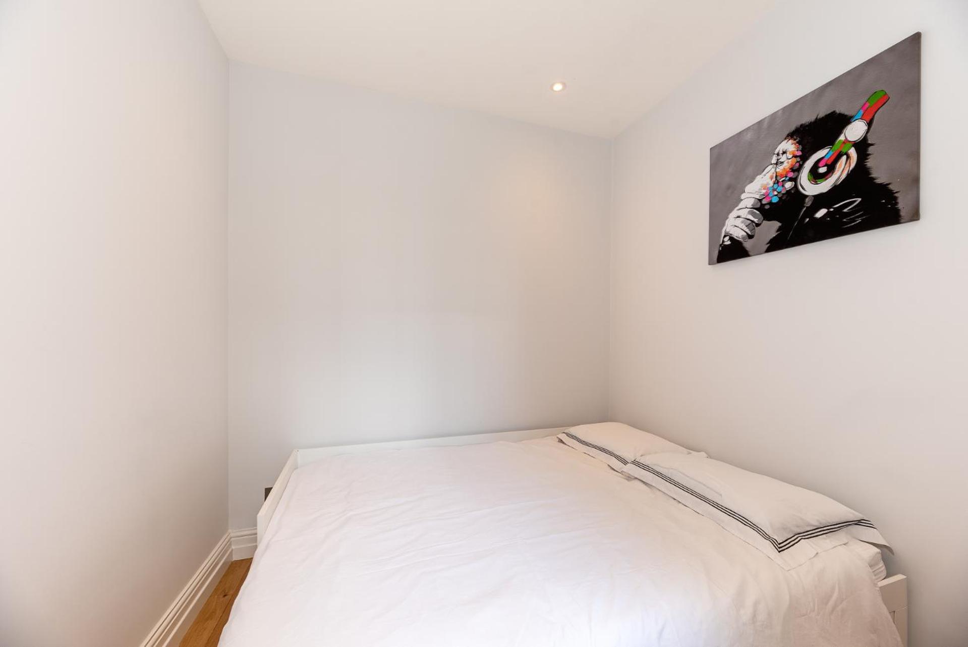 2-Bedroom Victorian Apartment in Kensington