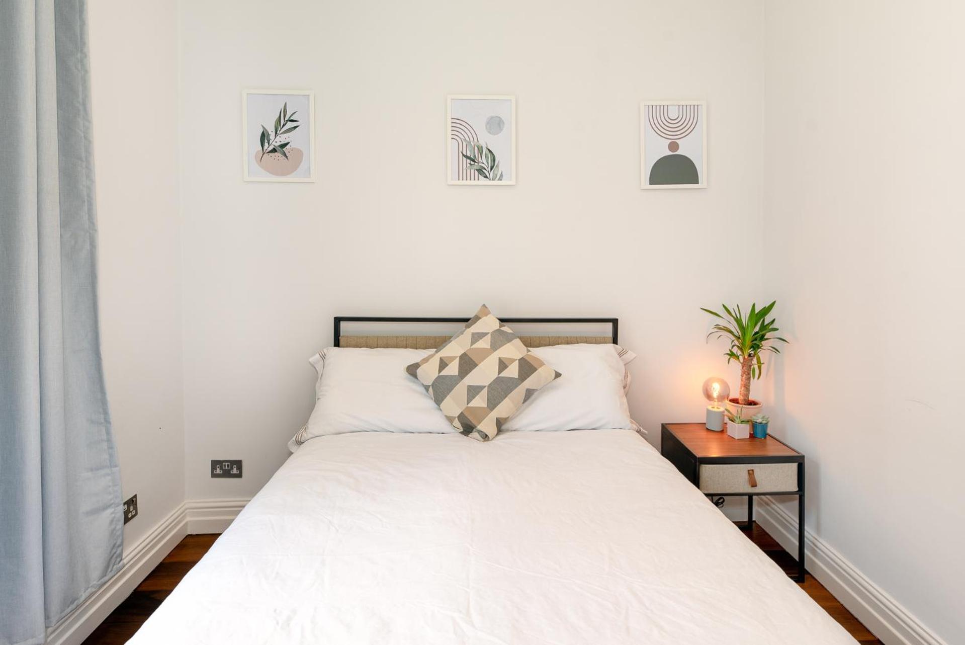 2-Bedroom Victorian Apartment in Kensington