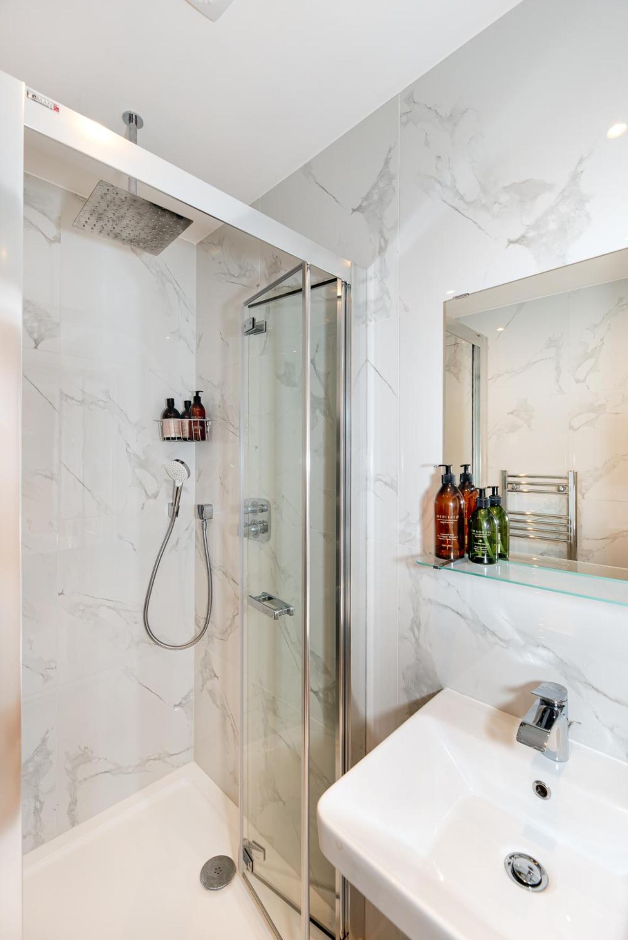 2-Bedroom Victorian Apartment in Kensington