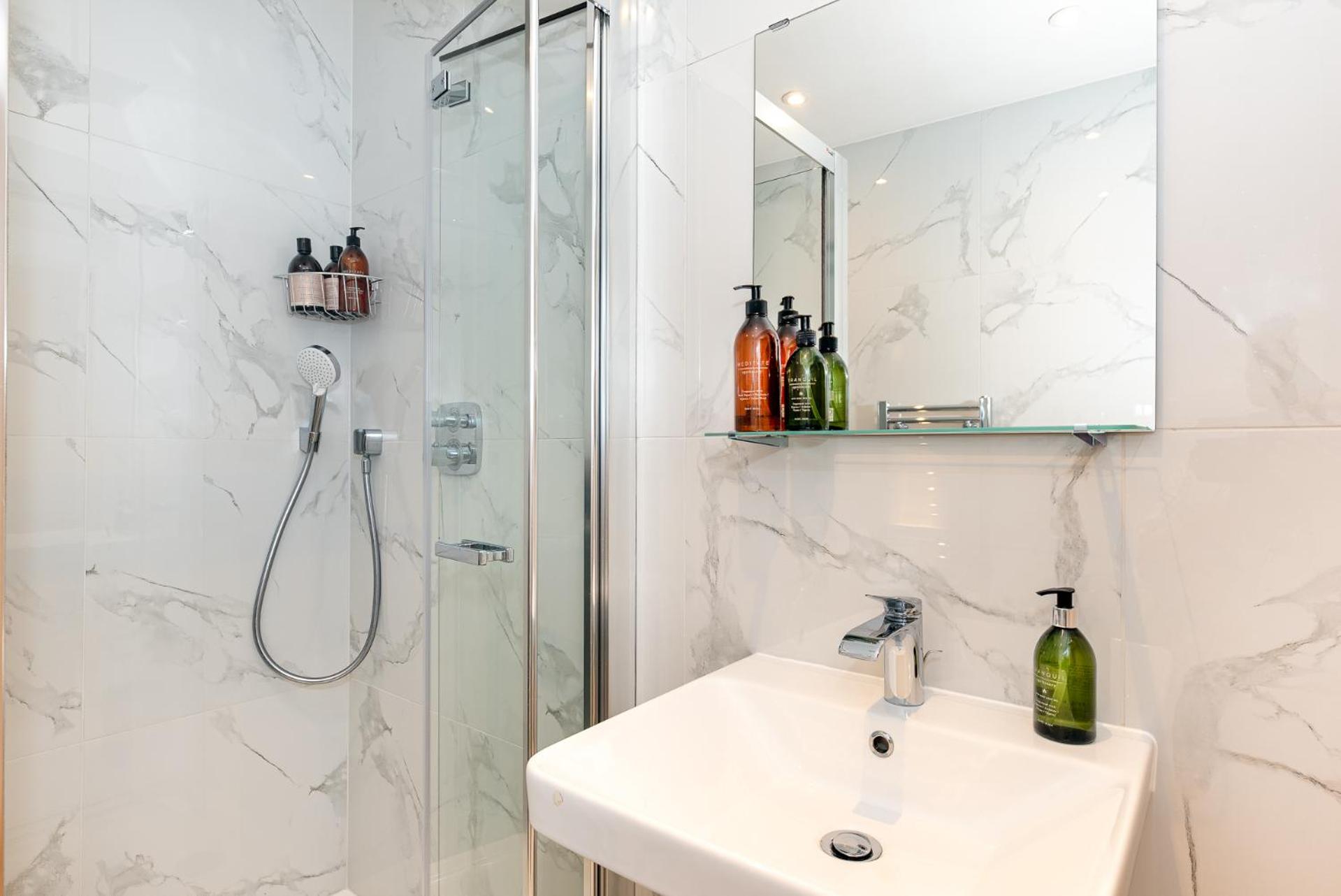 2-Bedroom Victorian Apartment in Kensington