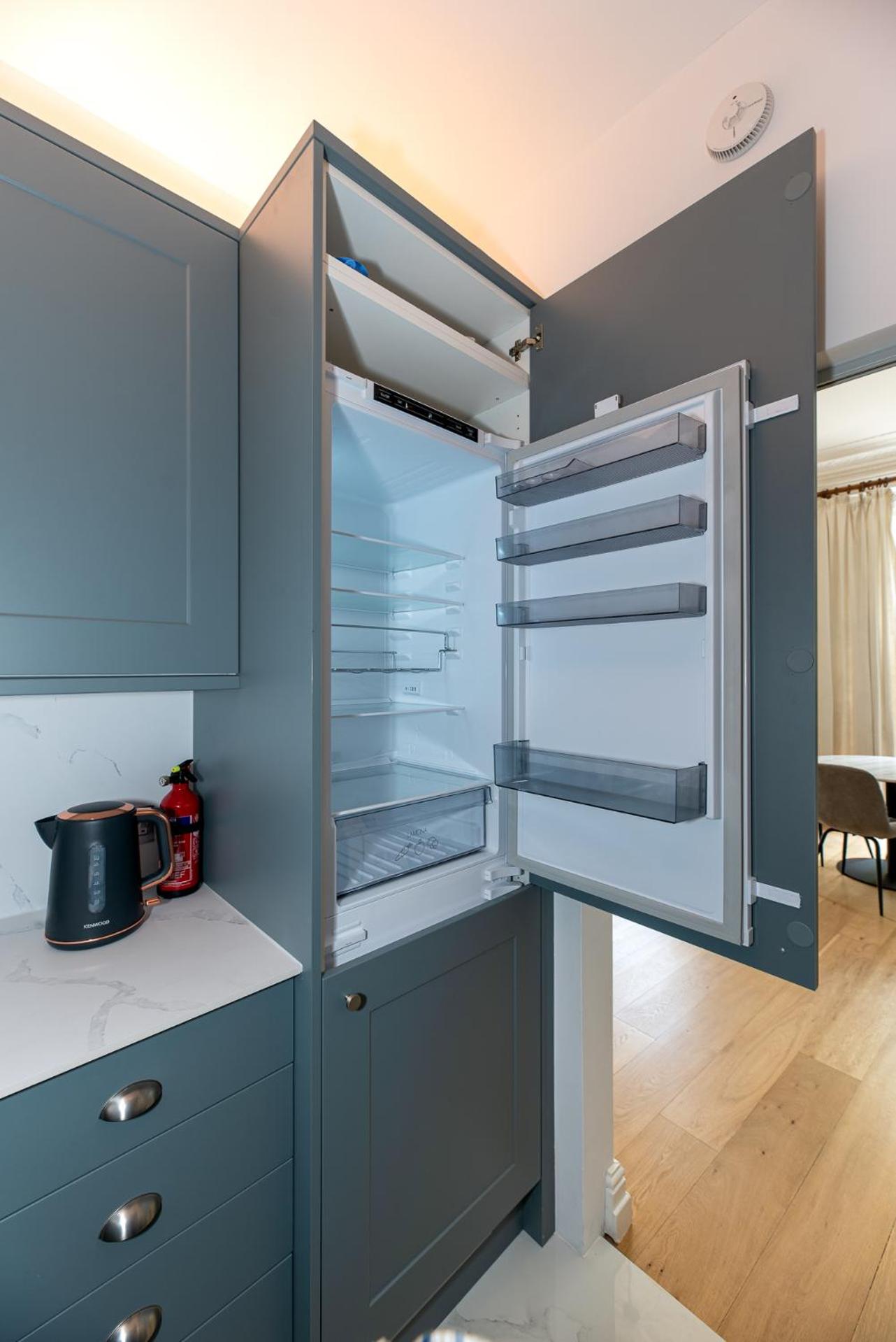 2-Bedroom Victorian Apartment in Kensington