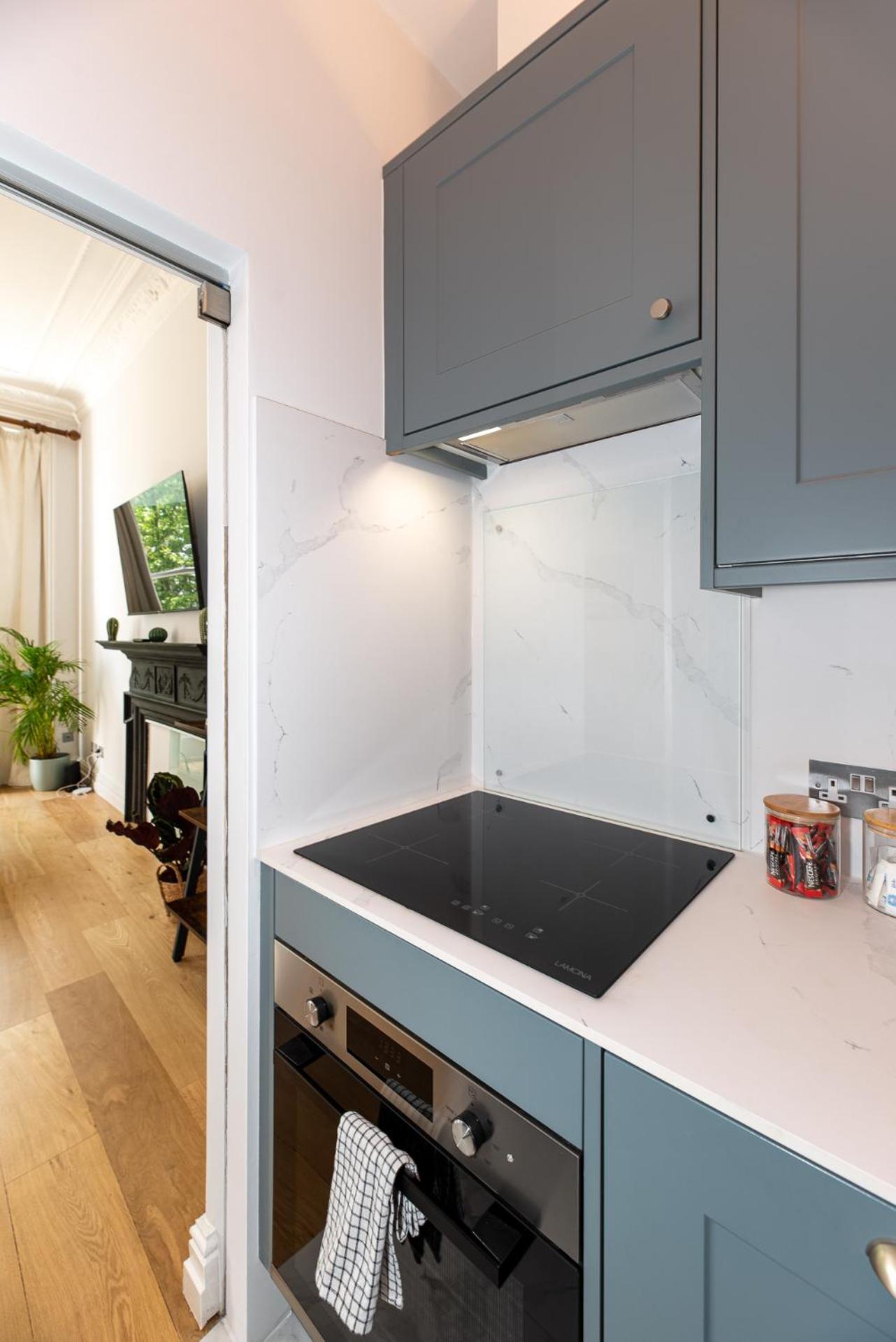2-Bedroom Victorian Apartment in Kensington